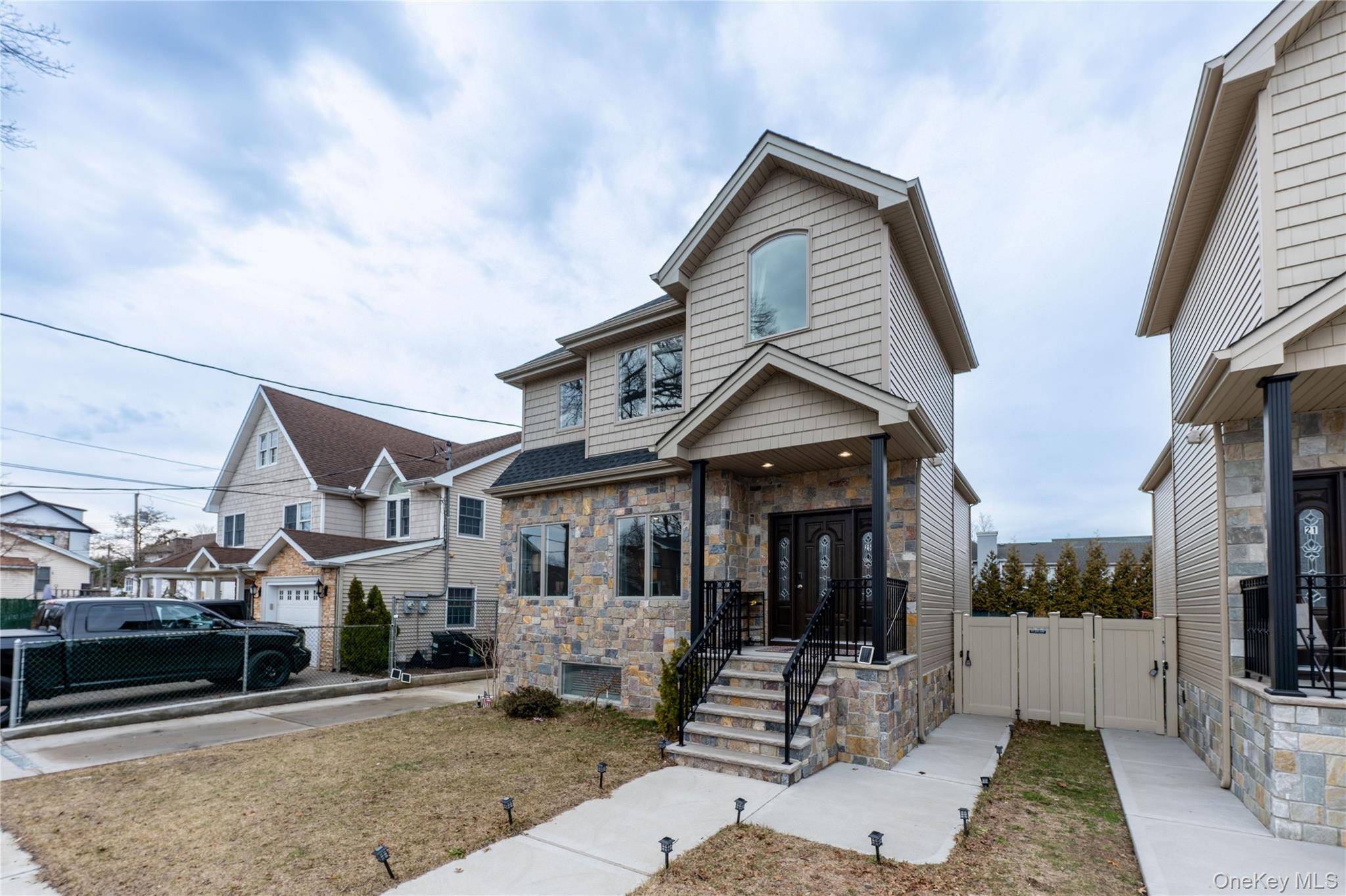 Casa com 4 Quartos à Venda em Staten Island - Nova Iorque - EUA - 2