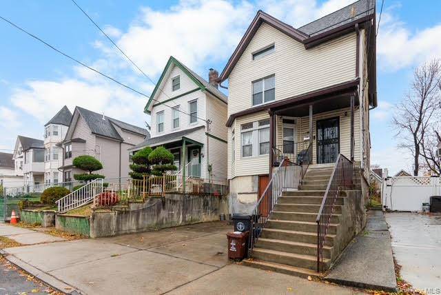 Casa com 4 Quartos à Venda em Staten Island - Nova Iorque - EUA - 1