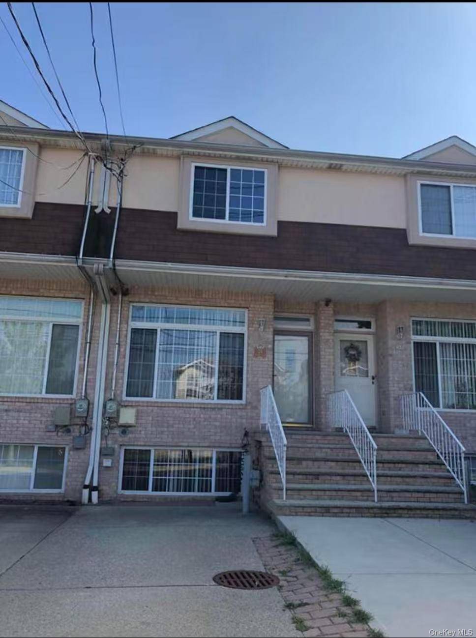 Casa com 4 Quartos à Venda em Staten Island - Nova Iorque - EUA - 1