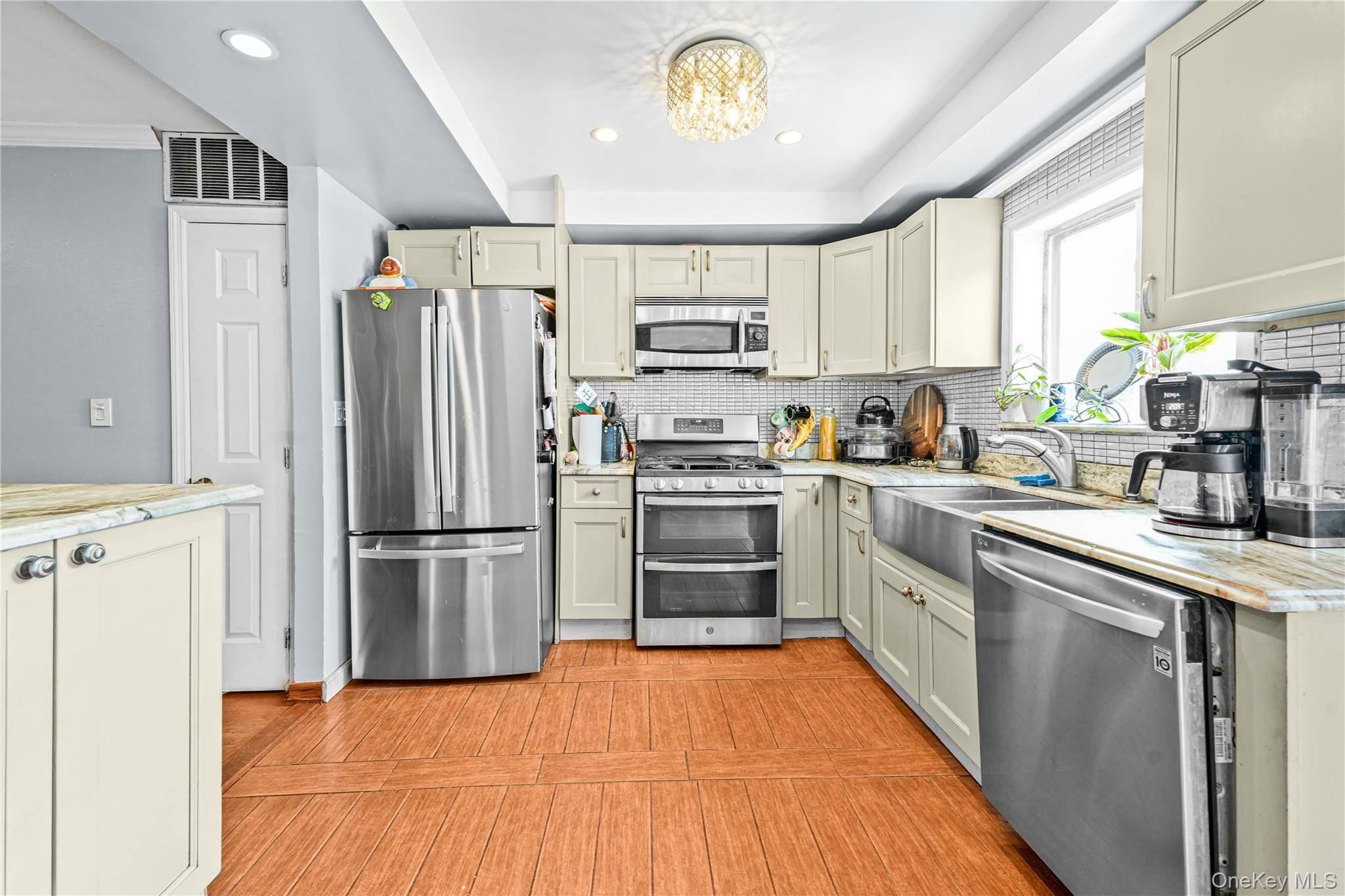 Casa com 4 Quartos à Venda em Staten Island - Nova Iorque - EUA - 2