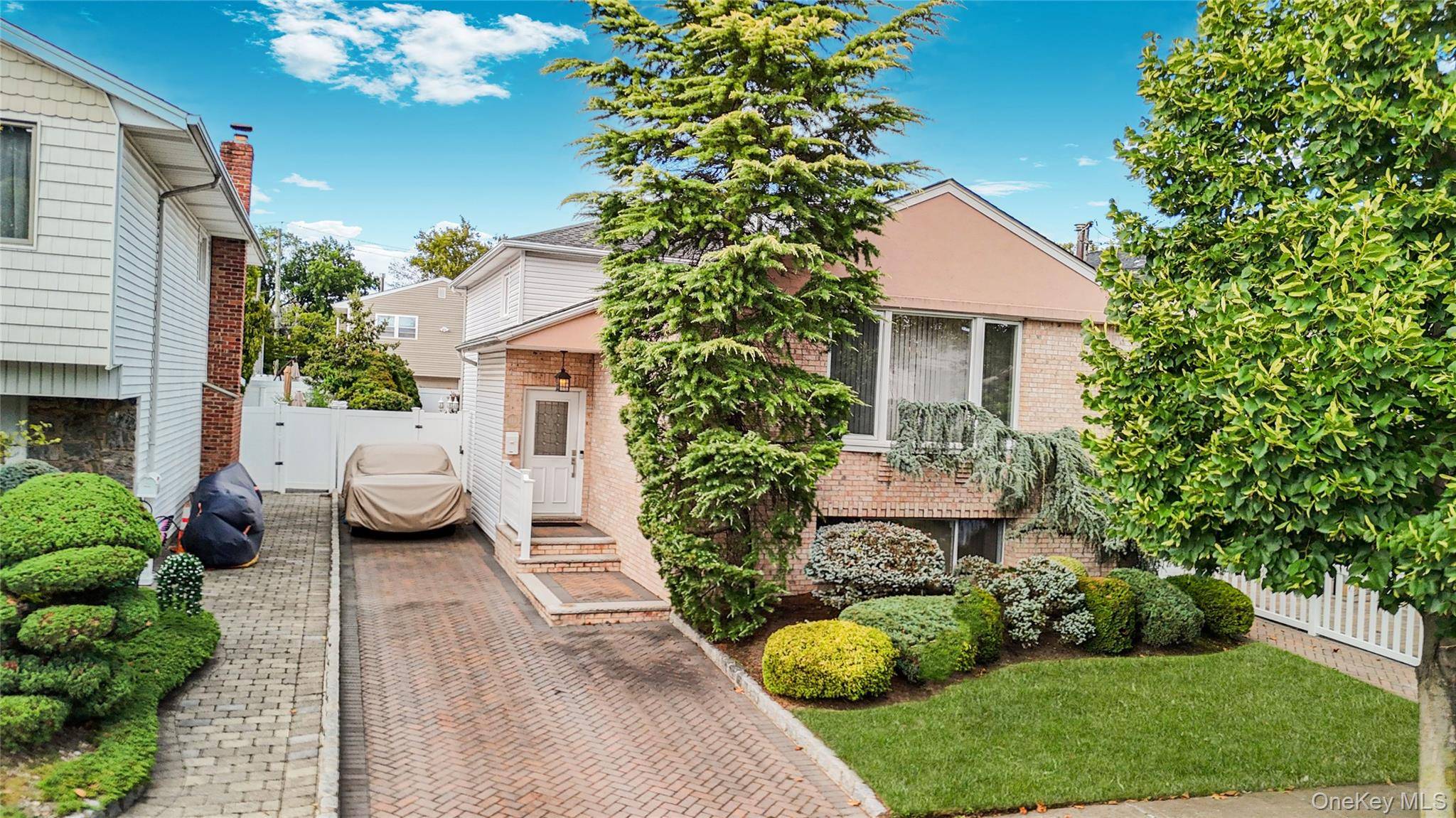 Casa com 4 Quartos à Venda em Staten Island - Nova Iorque - EUA - 1