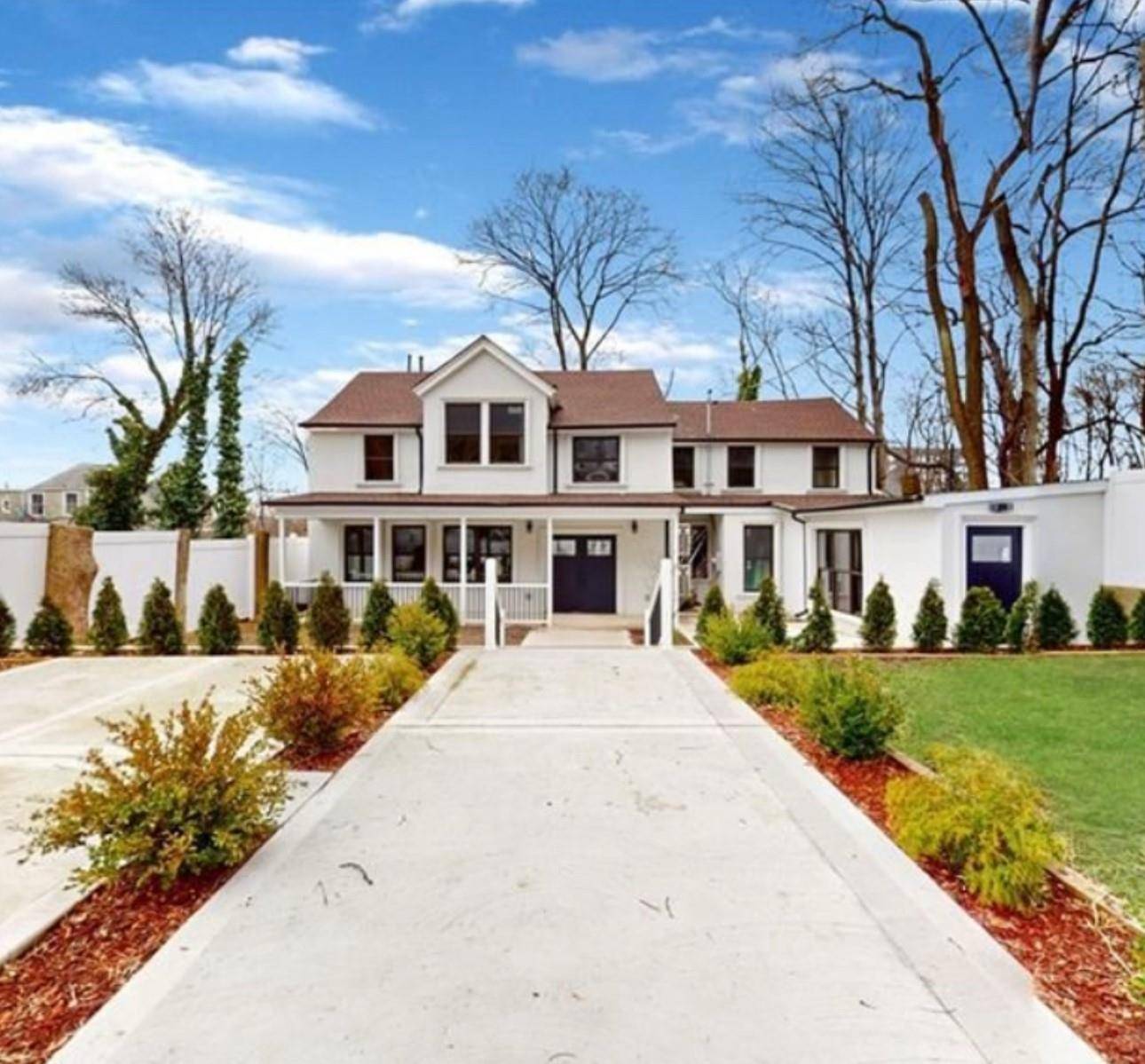 Casa com 4 Quartos à Venda em Staten Island - Nova Iorque - EUA - 1