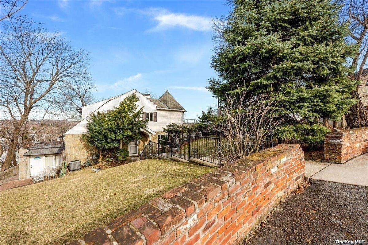 Casa com 4 Quartos à Venda em Staten Island - Nova Iorque - EUA - 1