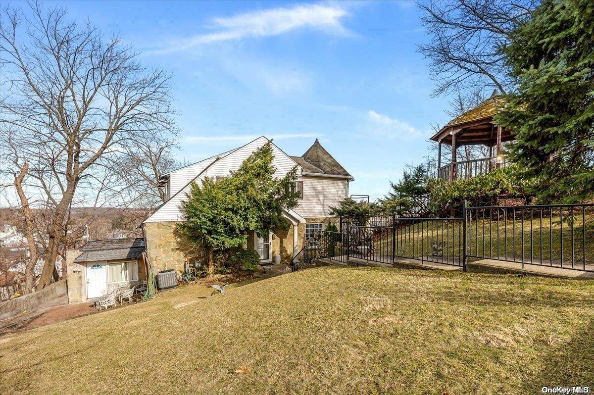 Casa com 4 Quartos à Venda em Staten Island - Nova Iorque - EUA - 2