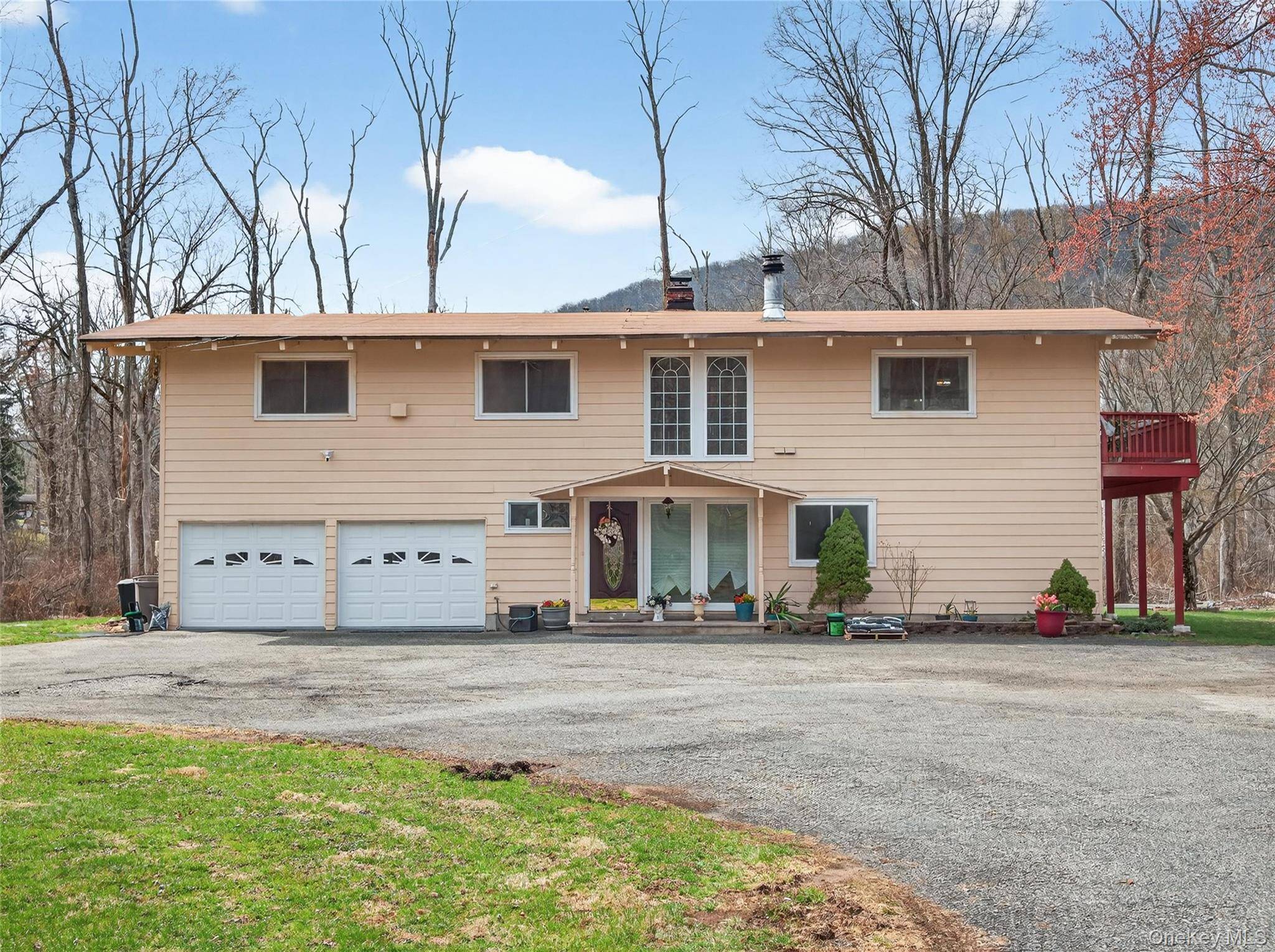 Casa com 4 Quartos à Venda em Suffern - Nova Iorque - EUA - 1