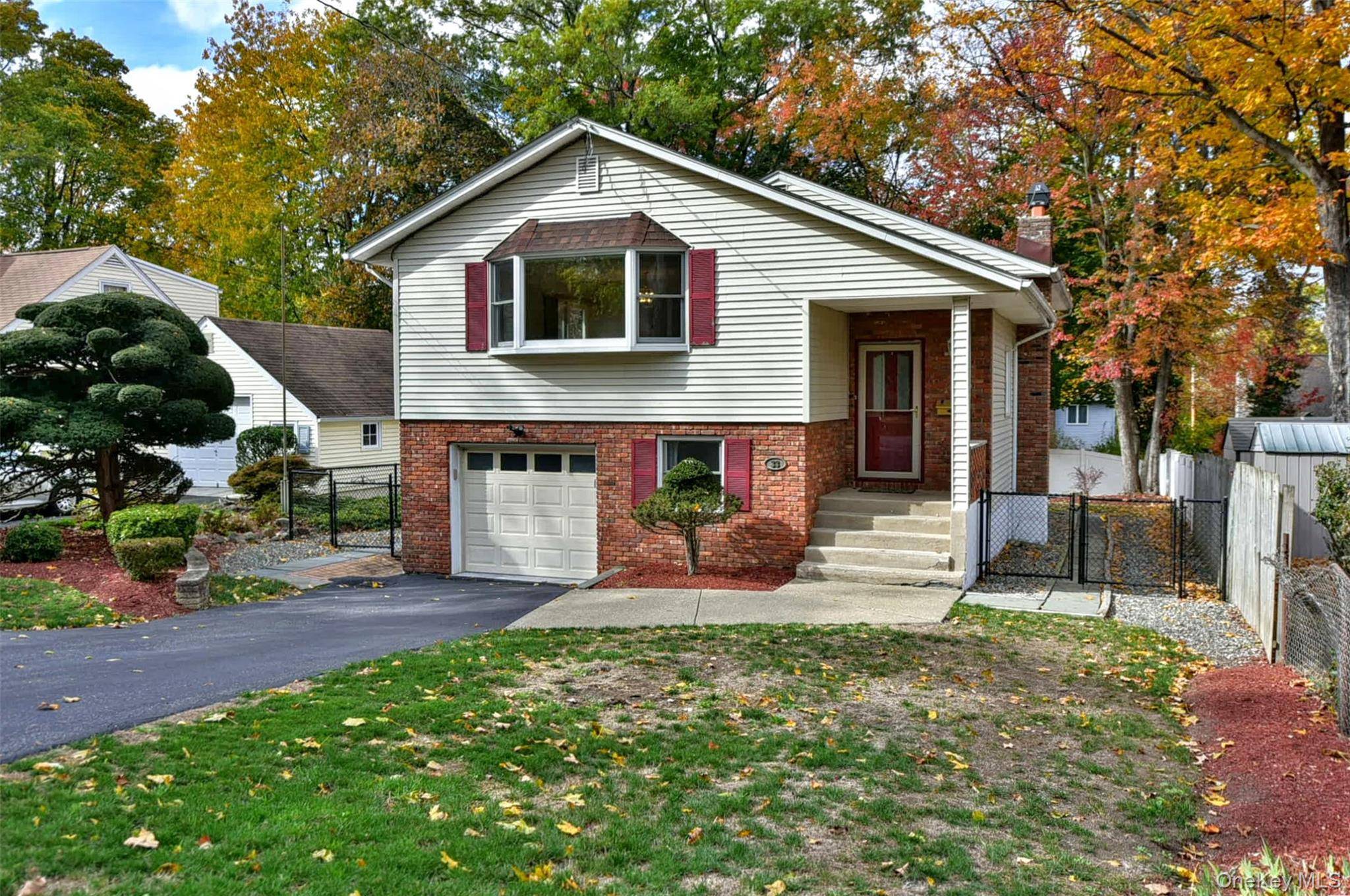 Casa com 4 Quartos à Venda em Suffern - Nova Iorque - EUA - 1