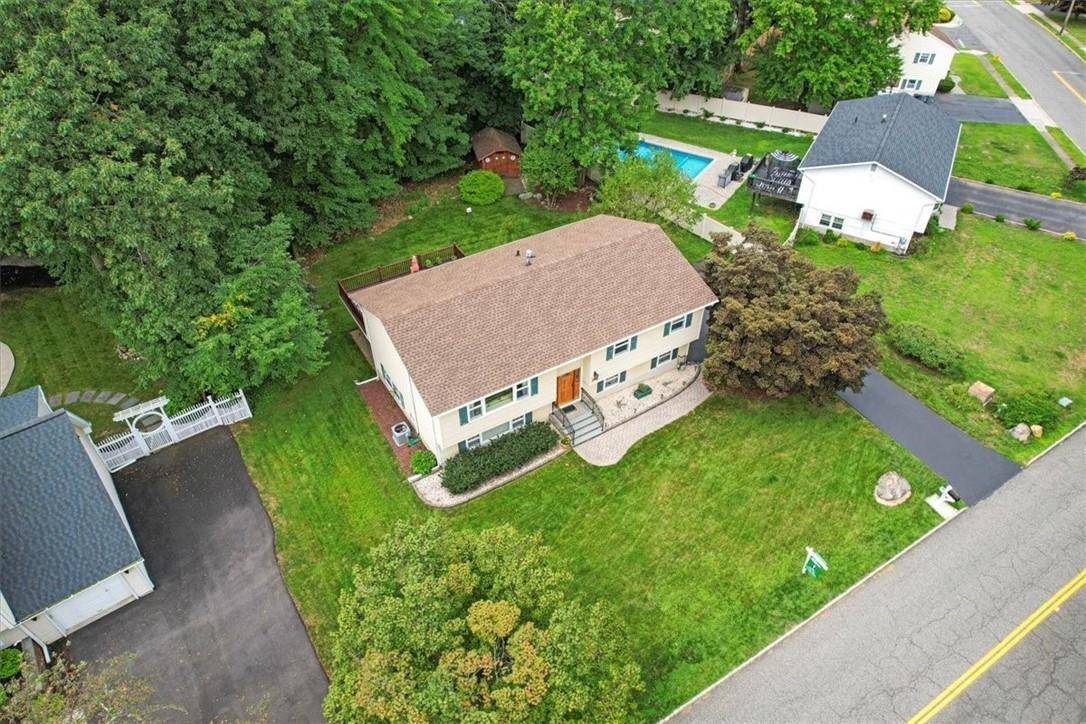 Casa com 4 Quartos à Venda em Suffern - Nova Iorque - EUA - 2