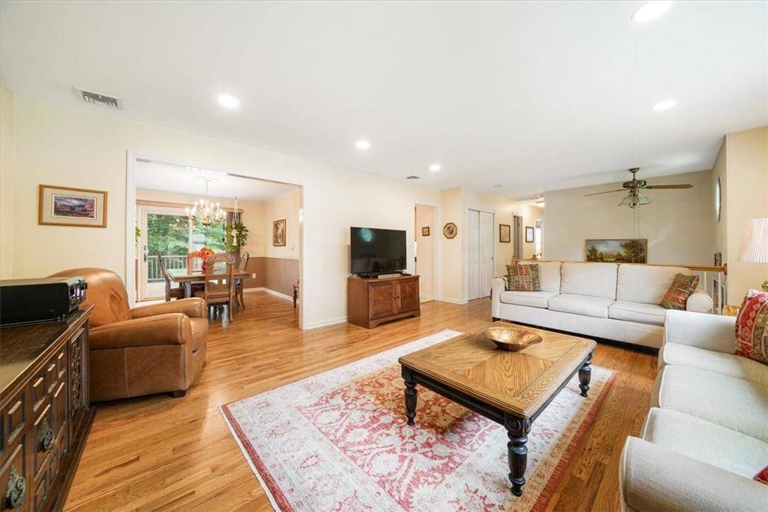 Casa com 4 Quartos à Venda em Suffern - Nova Iorque - EUA - 8