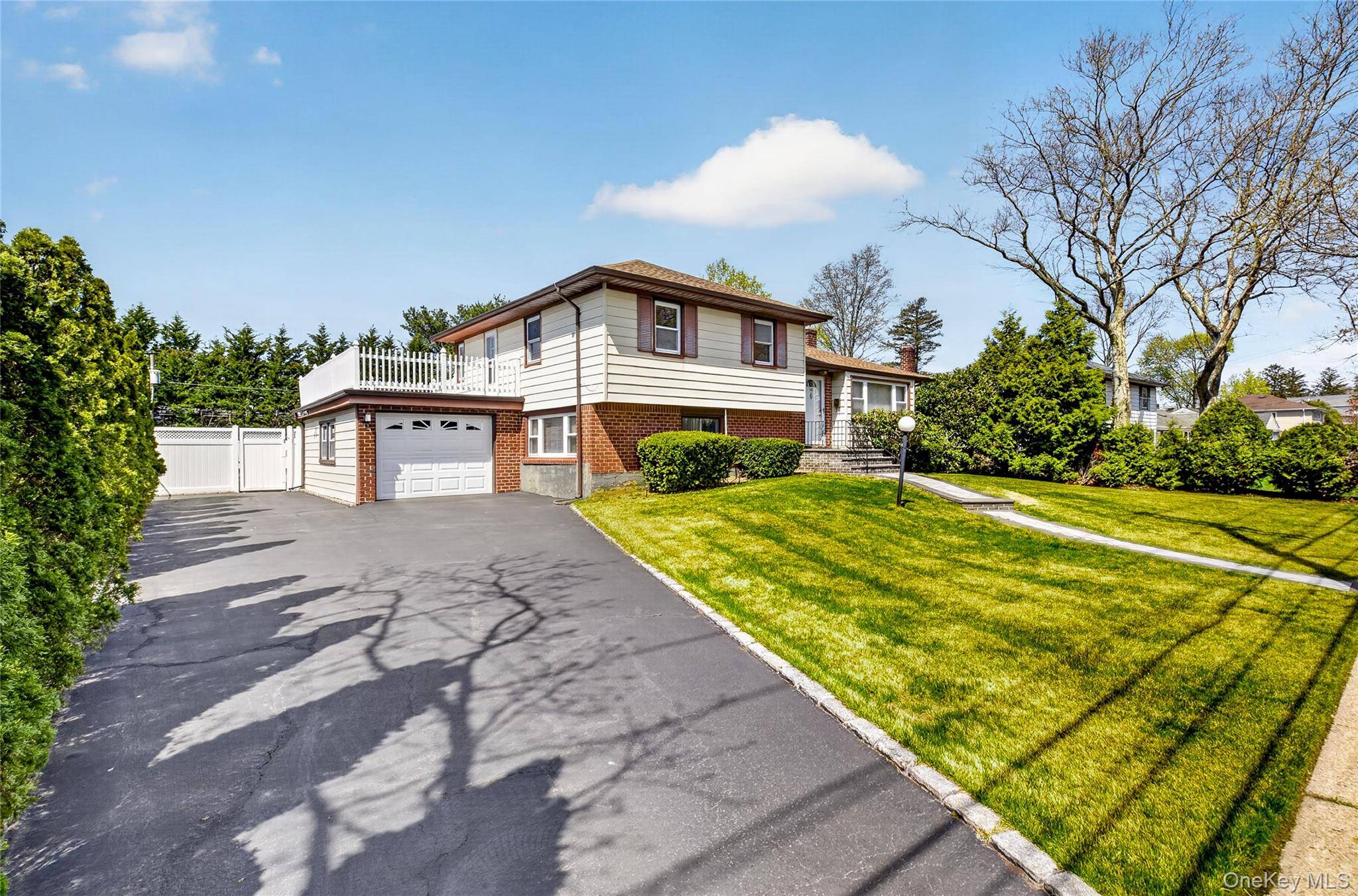Casa com 4 Quartos à Venda em Syosset - Nova Iorque - EUA - 1