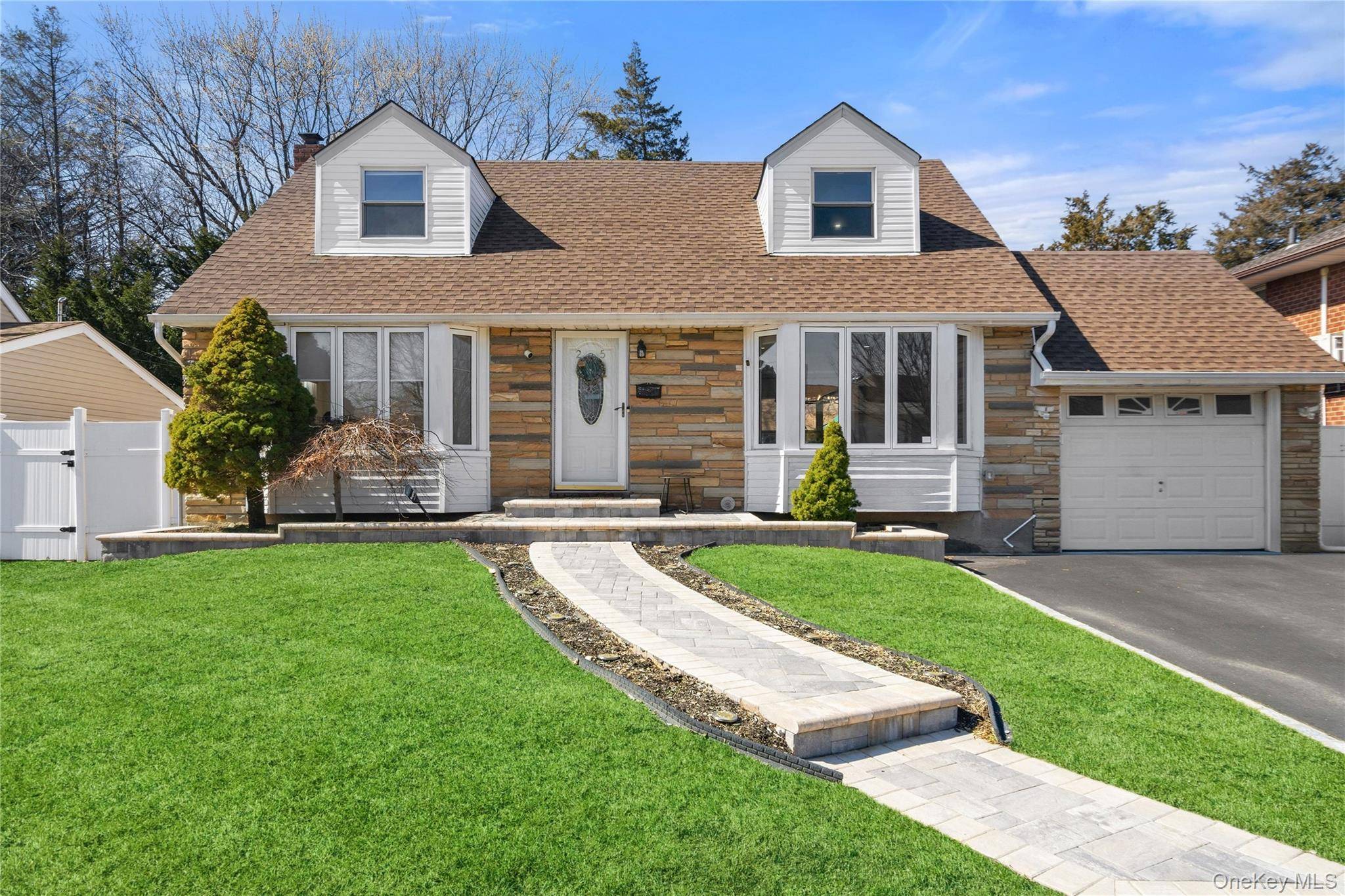 Casa com 4 Quartos à Venda em Syosset - Nova Iorque - EUA - 1