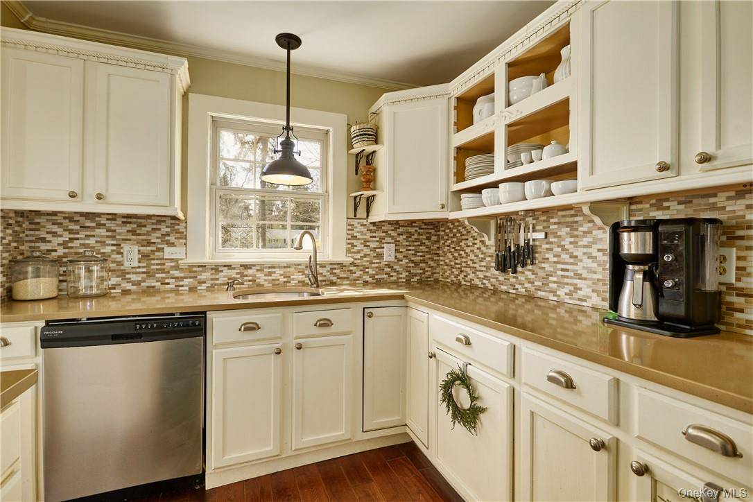 4 Bedroom Home for Sale in Warwick - New York - USA - 8