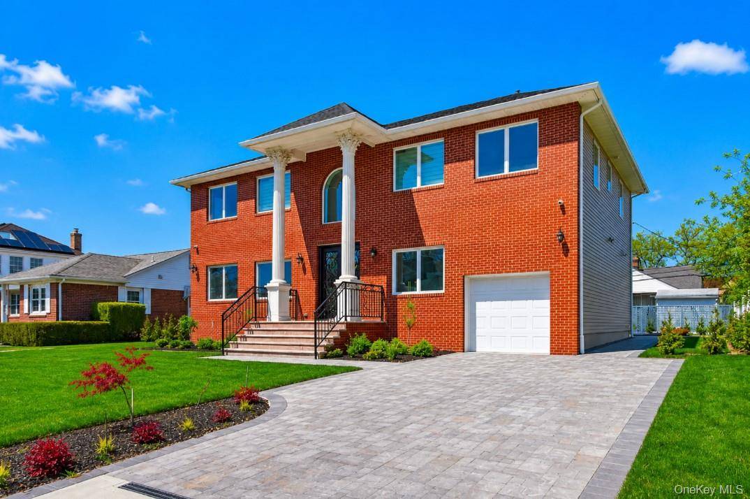5 Bedroom Home for Sale in New Hyde Park - New York - USA - 4