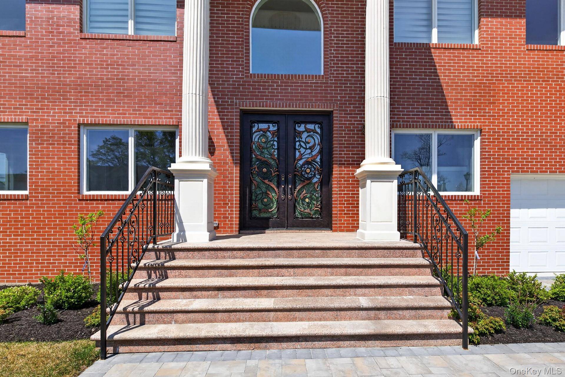 5 Bedroom Home for Sale in New Hyde Park - New York - USA - 5