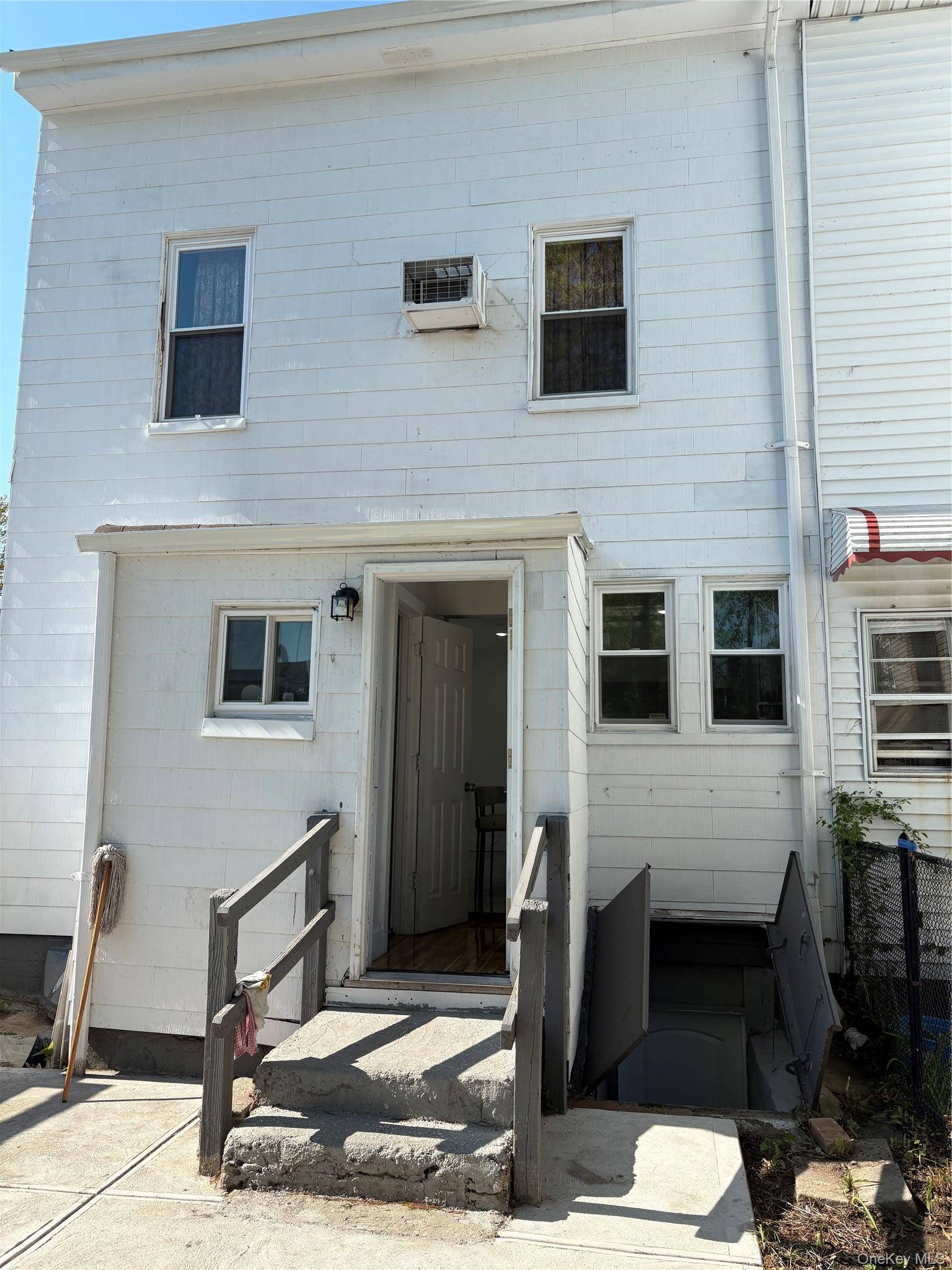 5 Bedroom Home for Sale in New Hyde Park - New York - USA - 2