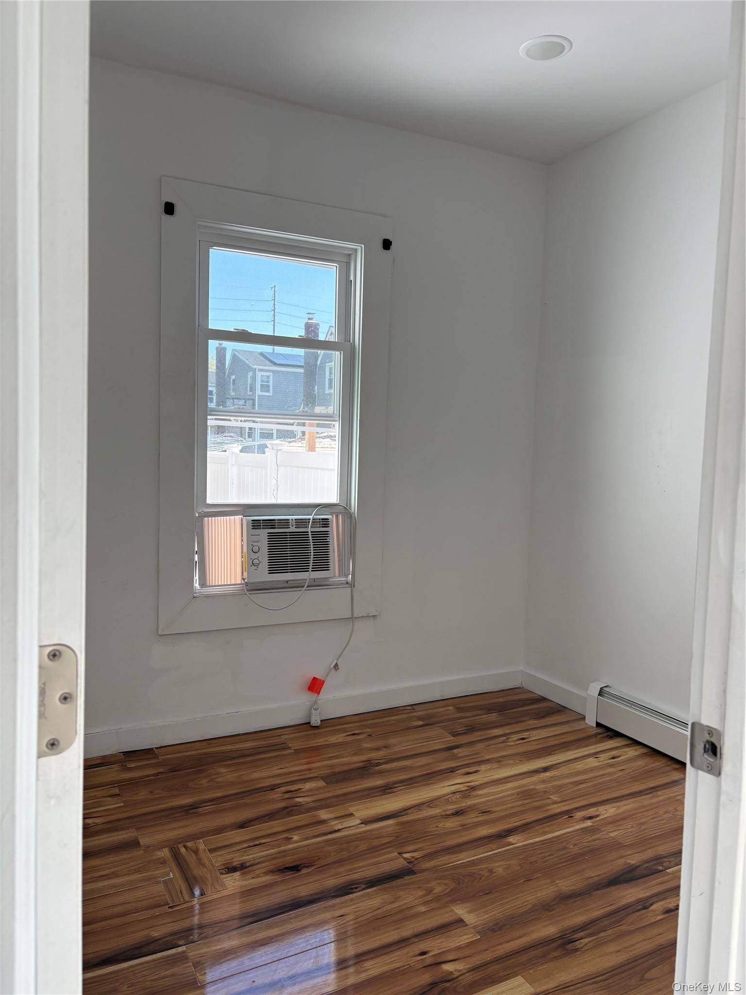 5 Bedroom Home for Sale in New Hyde Park - New York - USA - 7