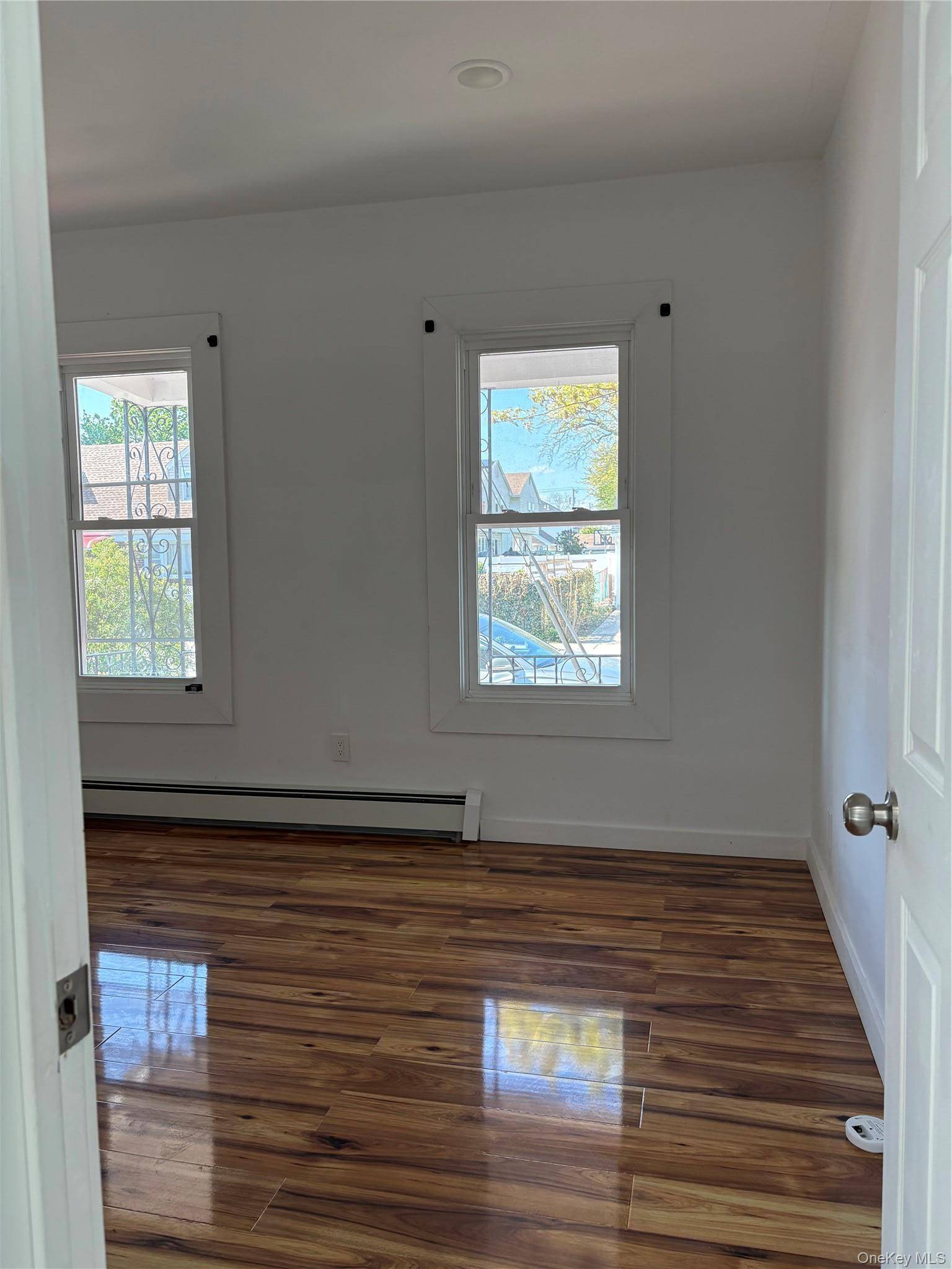 5 Bedroom Home for Sale in New Hyde Park - New York - USA - 8