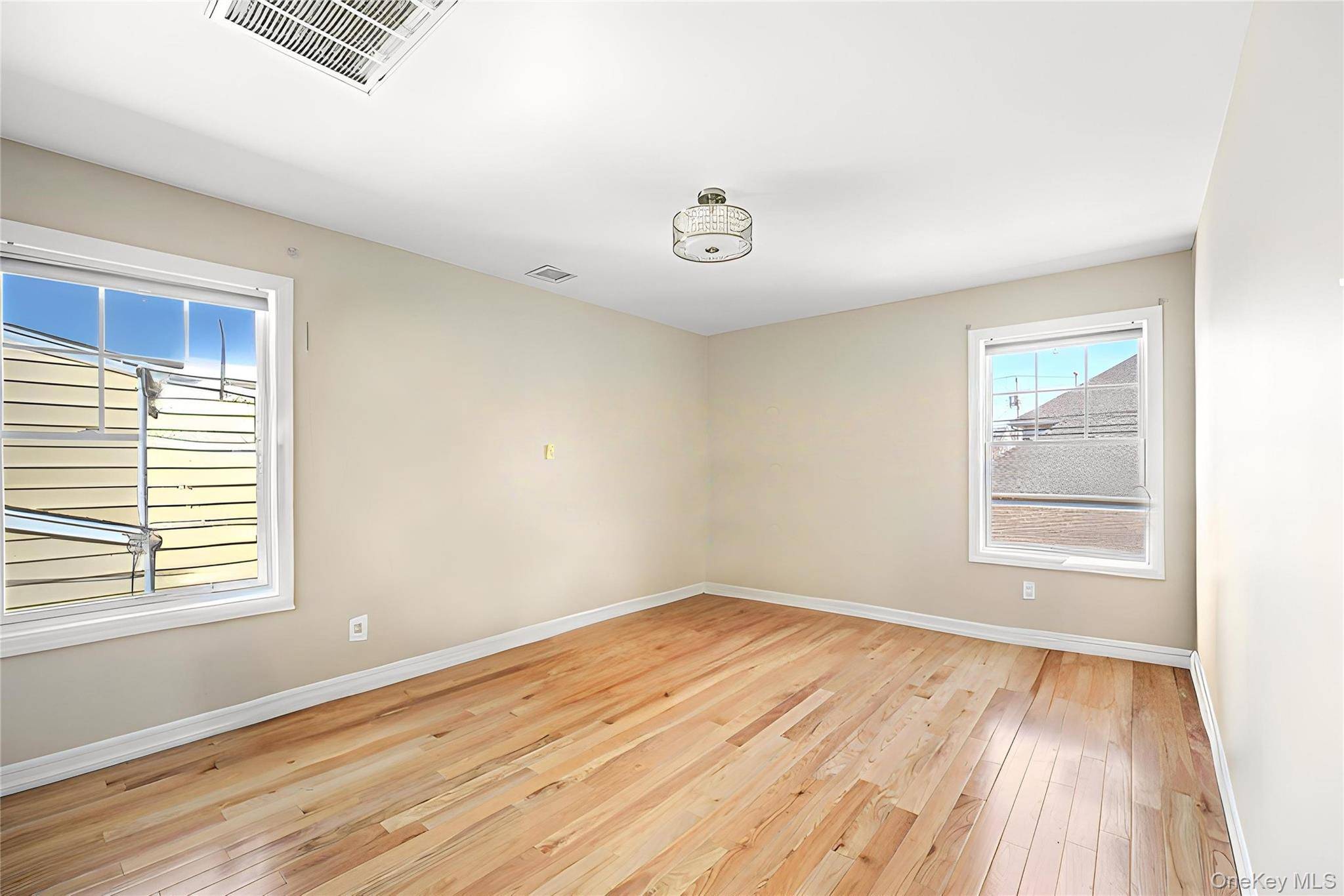 Casa com 5 Quartos à Venda em New Hyde Park - Nova Iorque - EUA - 7