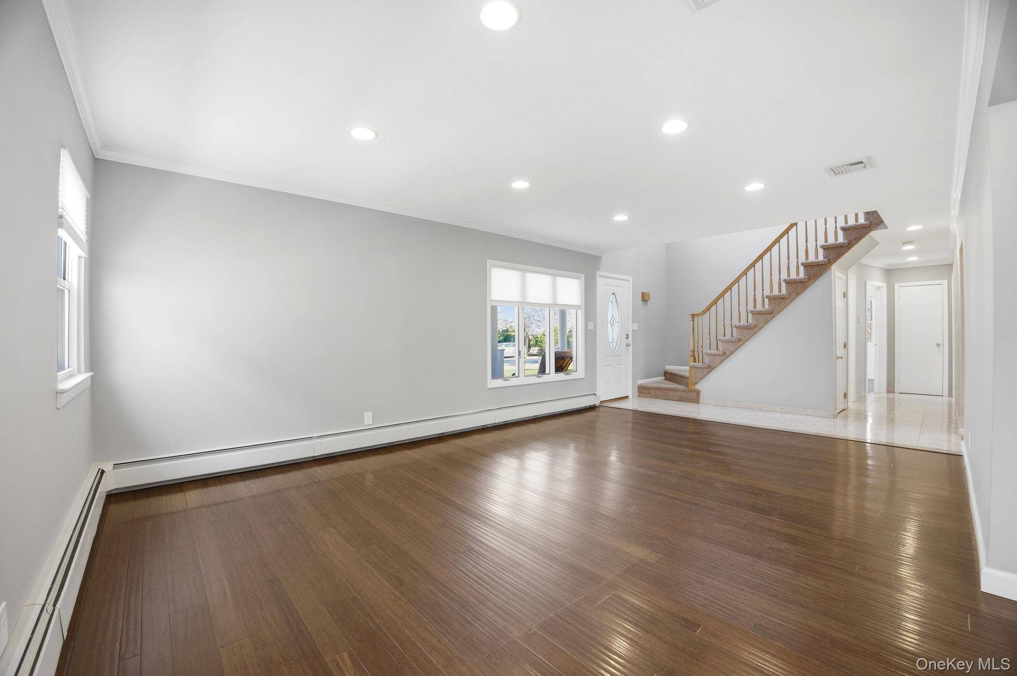 Casa com 5 Quartos à Venda em New Hyde Park - Nova Iorque - EUA - 7
