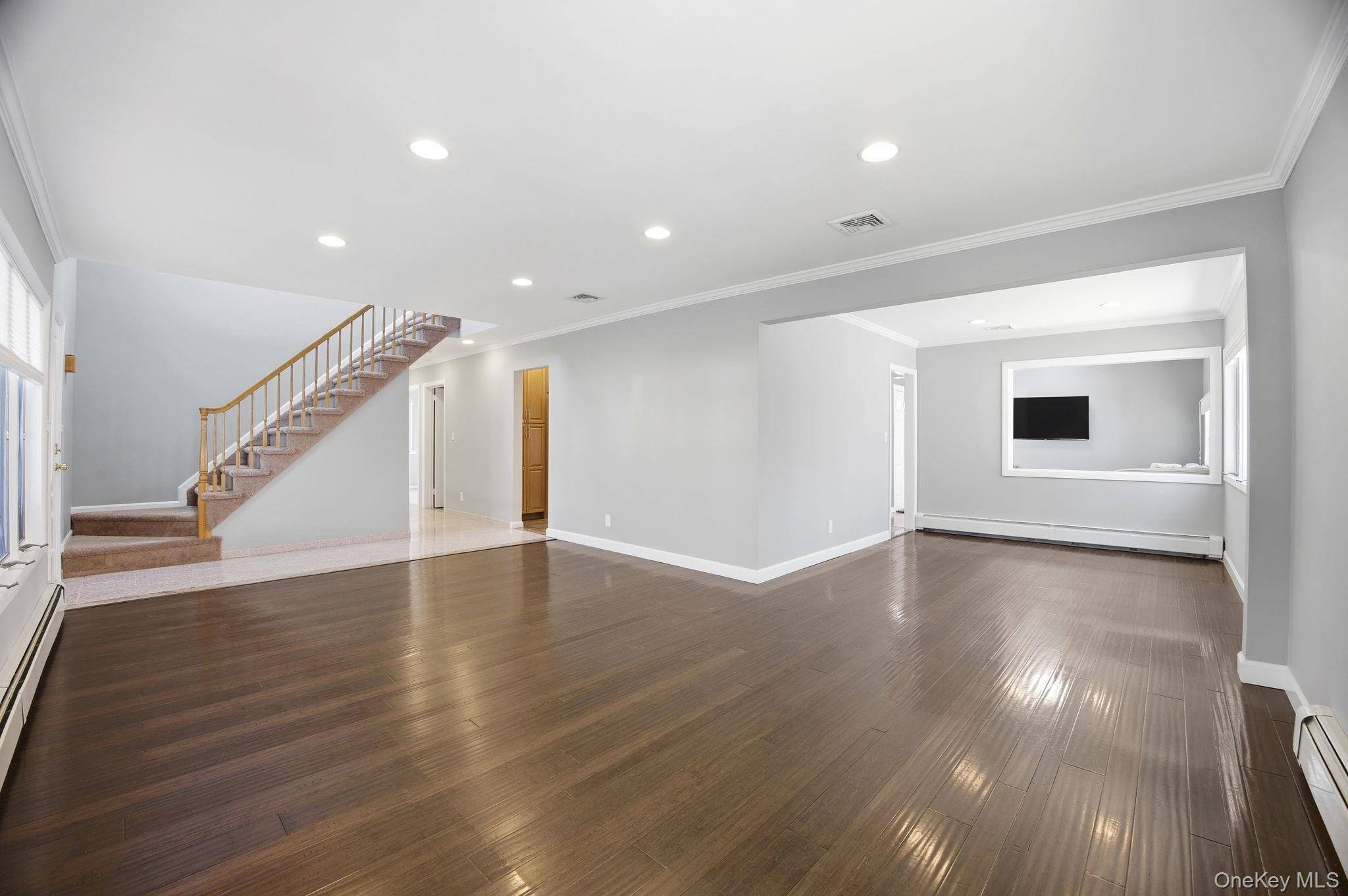 Casa com 5 Quartos à Venda em New Hyde Park - Nova Iorque - EUA - 8