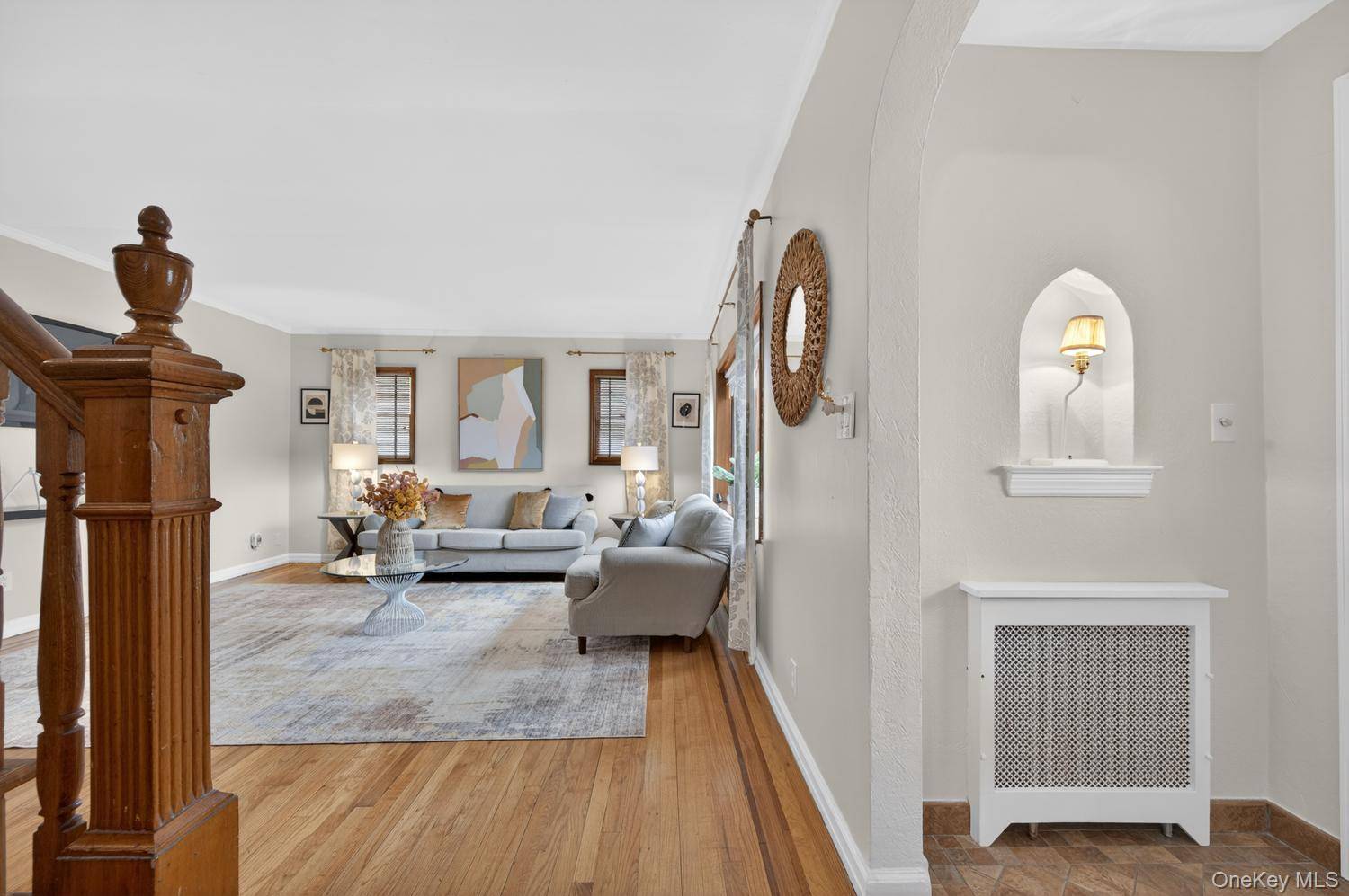5 Bedroom Home for Sale in New Hyde Park - New York - USA - 3