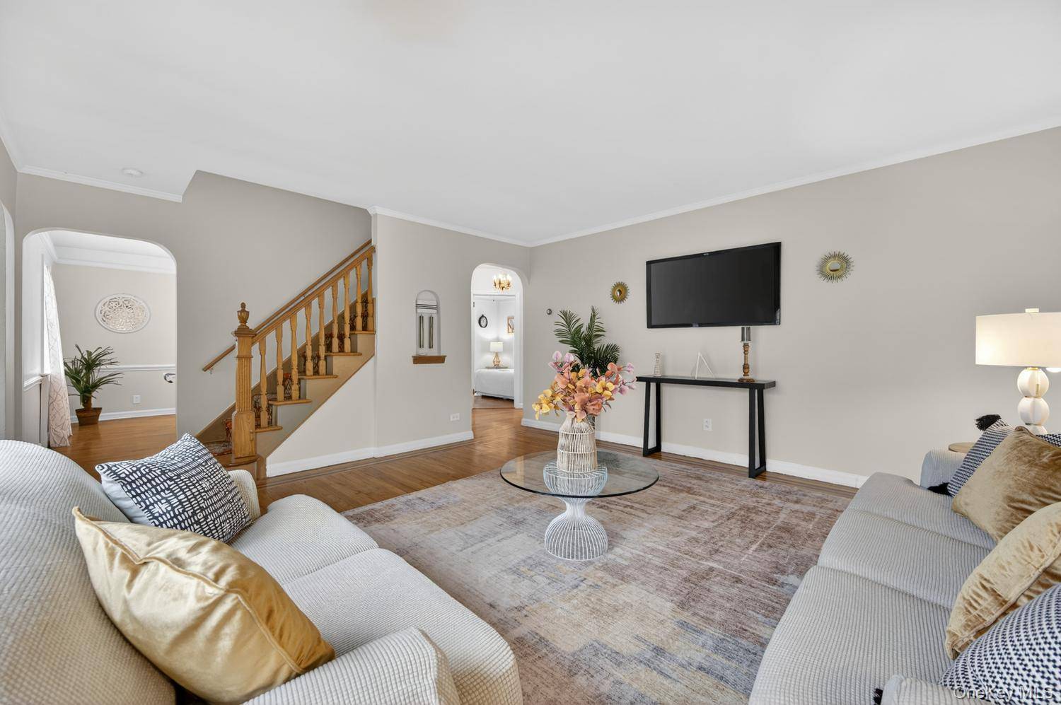 5 Bedroom Home for Sale in New Hyde Park - New York - USA - 5