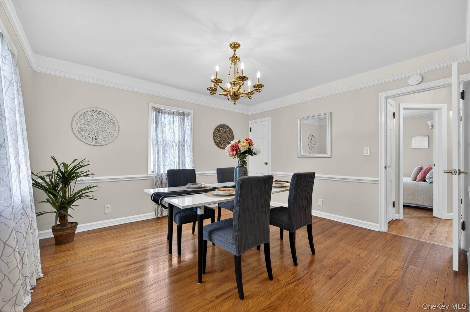 5 Bedroom Home for Sale in New Hyde Park - New York - USA - 6