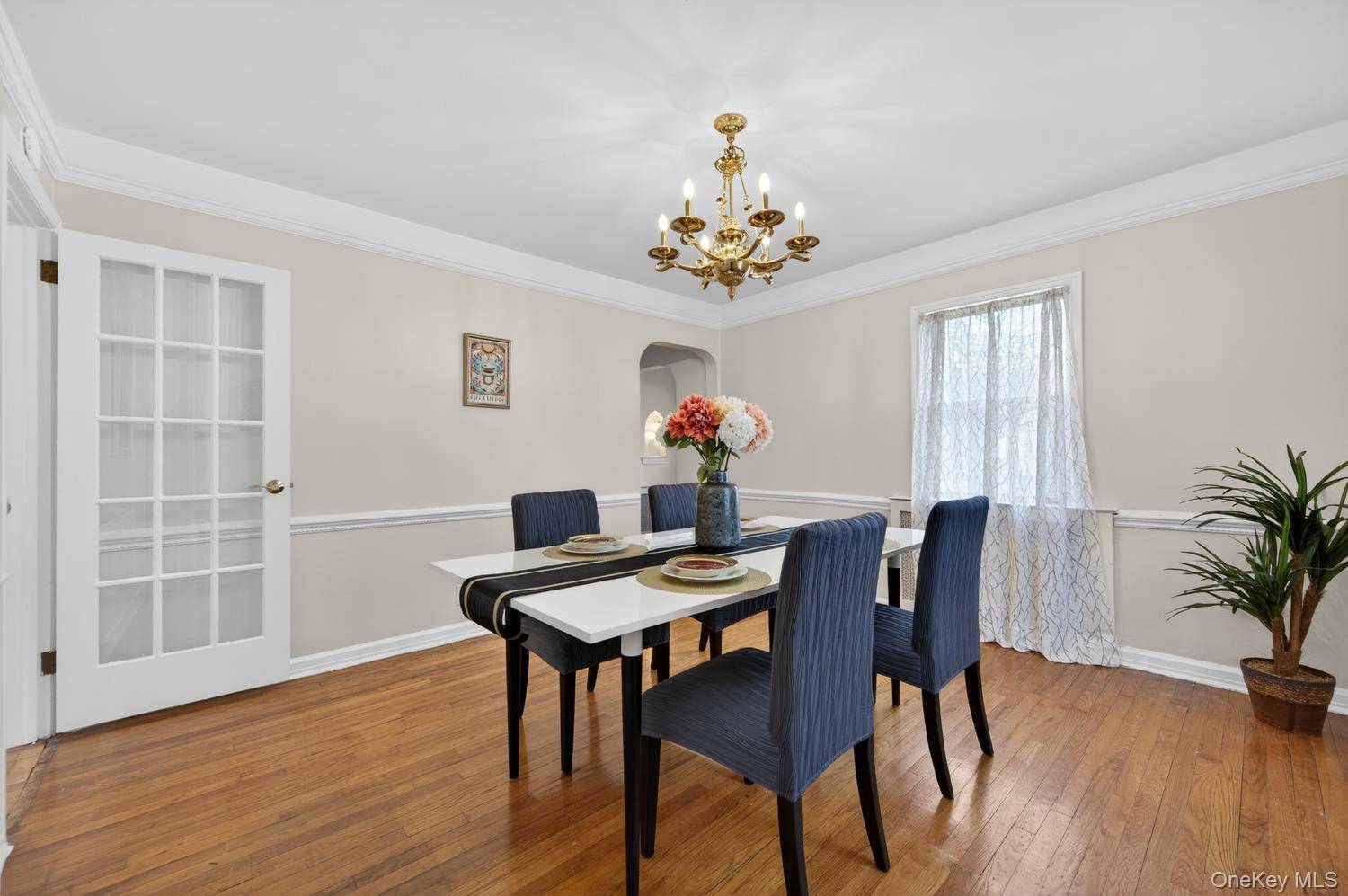 5 Bedroom Home for Sale in New Hyde Park - New York - USA - 7