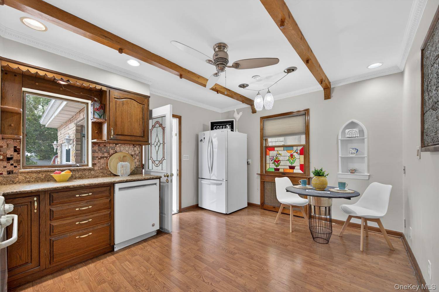 5 Bedroom Home for Sale in New Hyde Park - New York - USA - 8