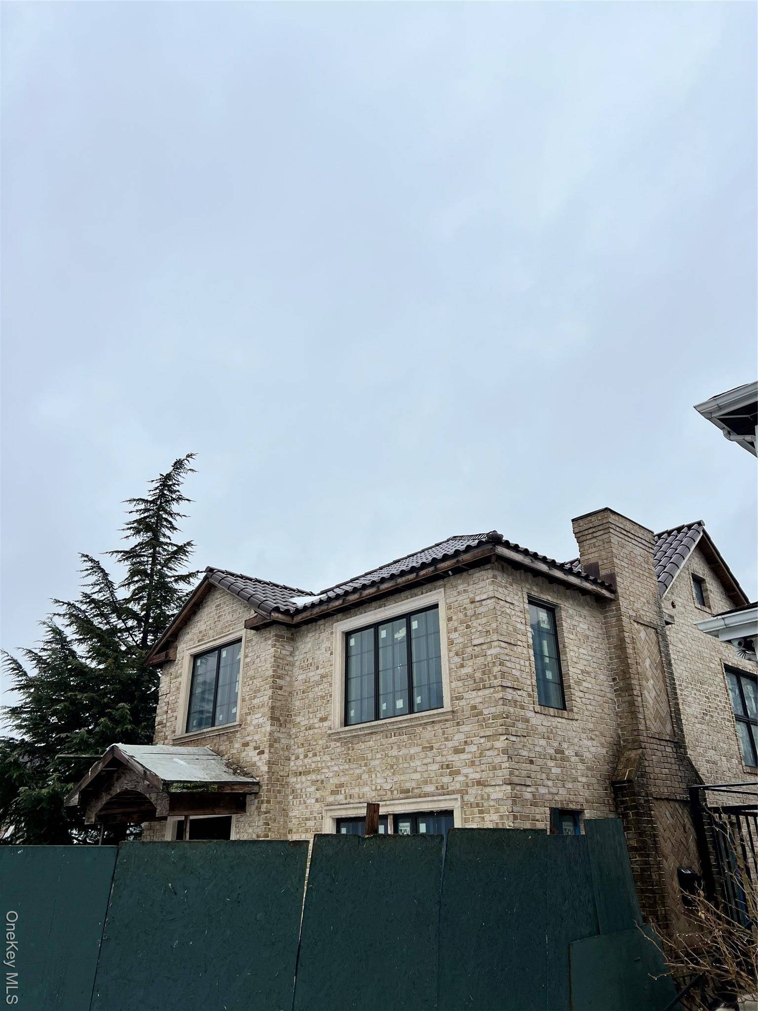 Casa com 5 Quartos à Venda em New Hyde Park - Nova Iorque - EUA - 1
