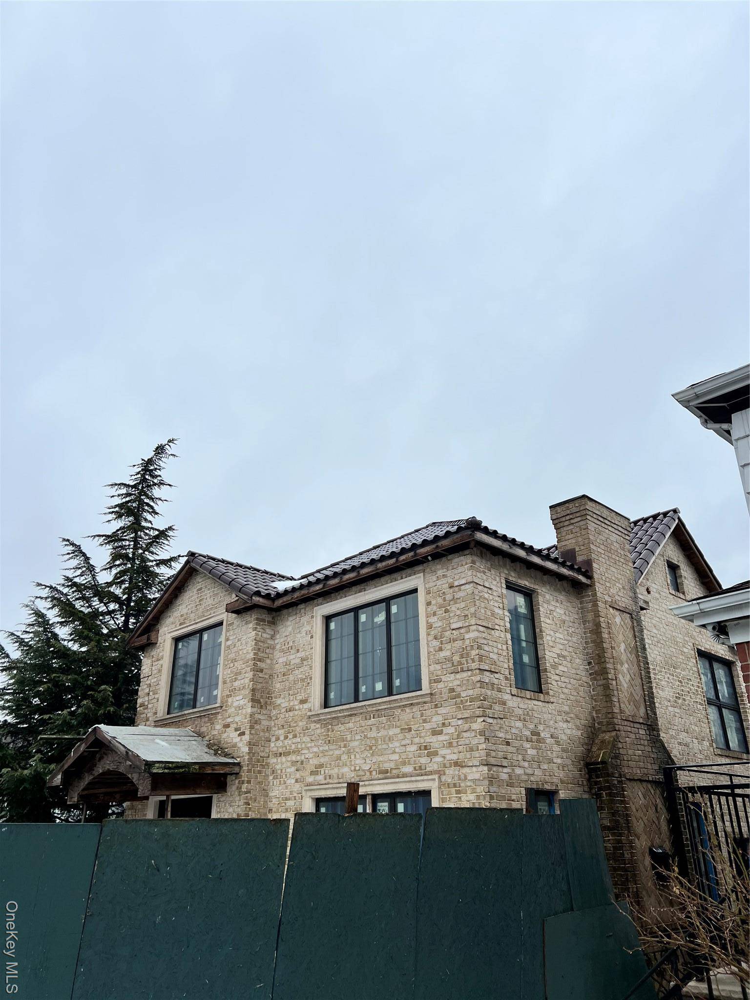 Casa com 5 Quartos à Venda em New Hyde Park - Nova Iorque - EUA - 2