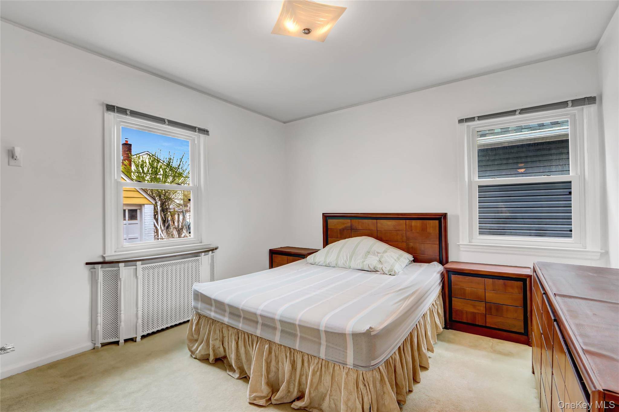 5 Bedroom Home for Sale in New Hyde Park - New York - USA - 7