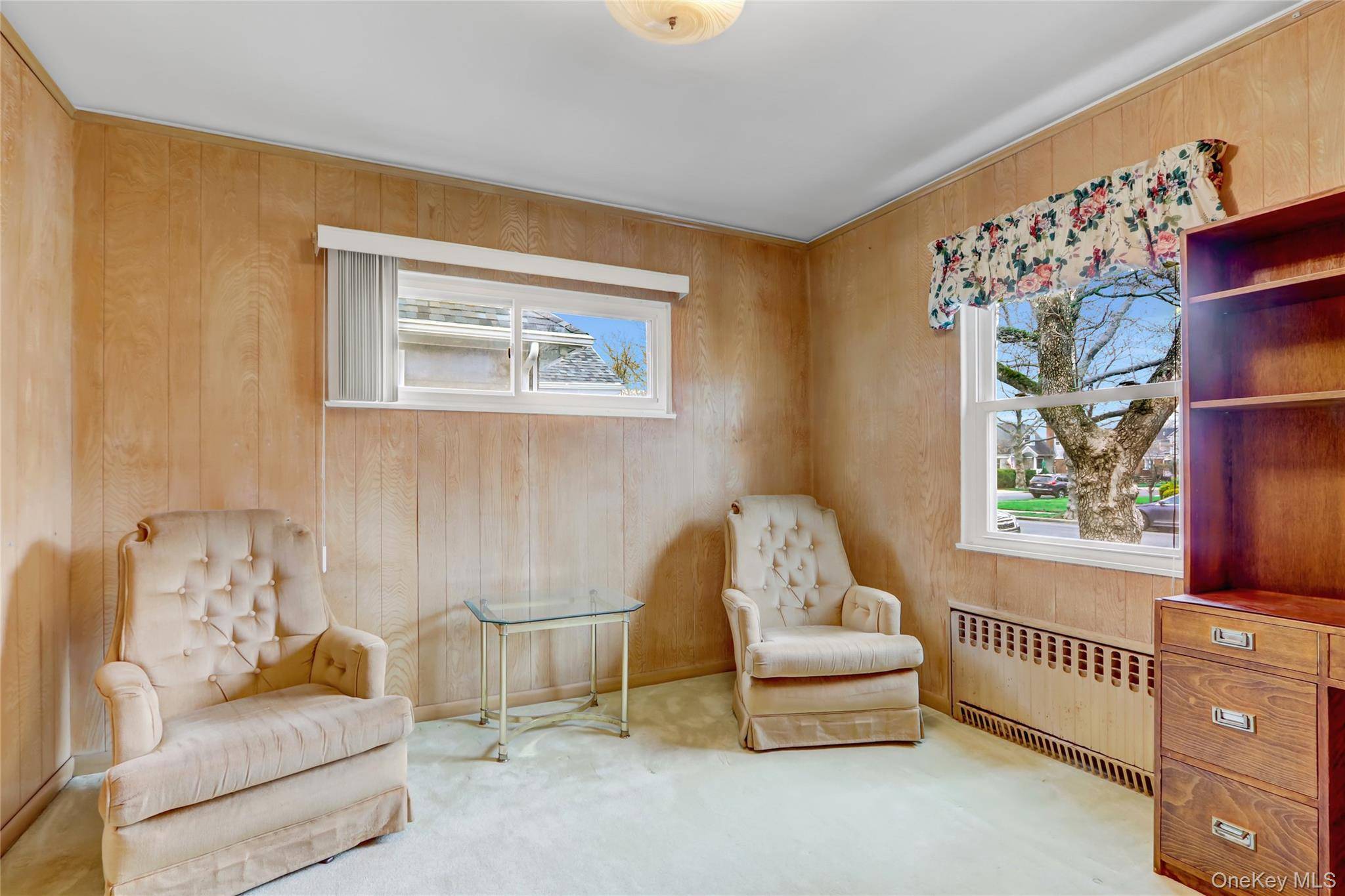 5 Bedroom Home for Sale in New Hyde Park - New York - USA - 8