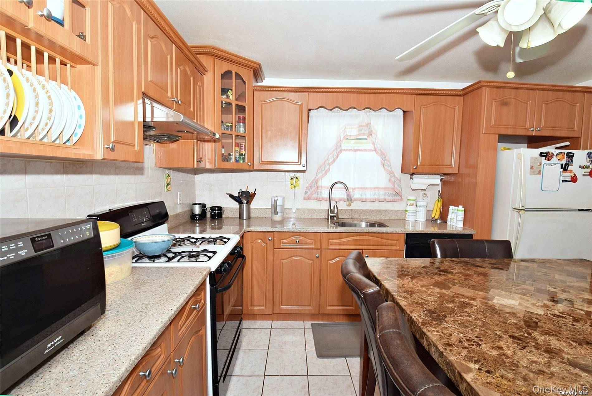 5 Bedroom Home for Sale in New Hyde Park - New York - USA - 5