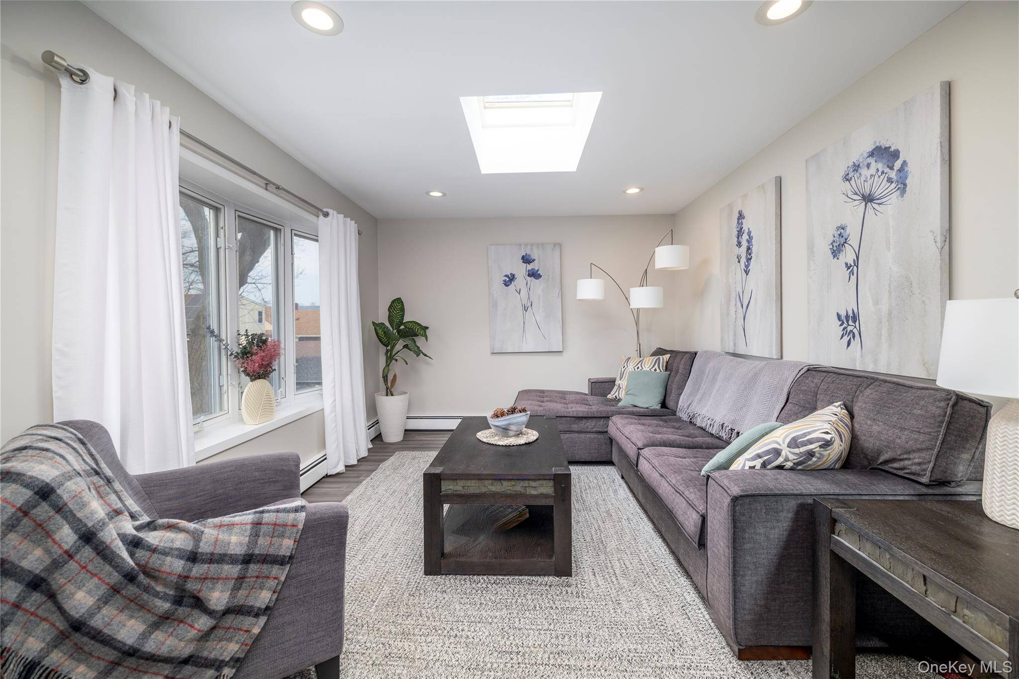 Casa com 5 Quartos à Venda em New Hyde Park - Nova Iorque - EUA - 4