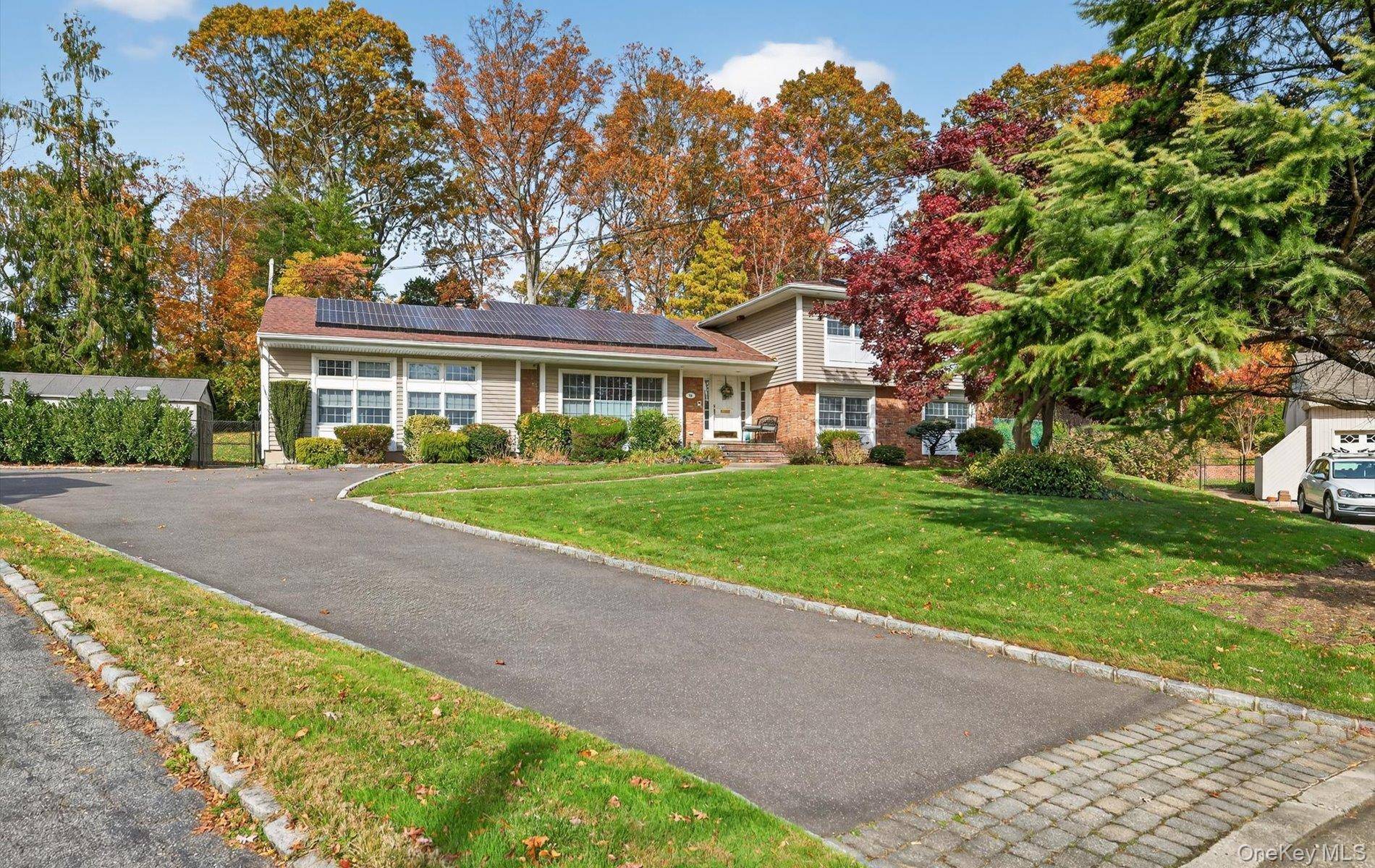 Hogar con 5 Dormitorios en Venta en Plainview - Nueva York - EE. UU. - 1