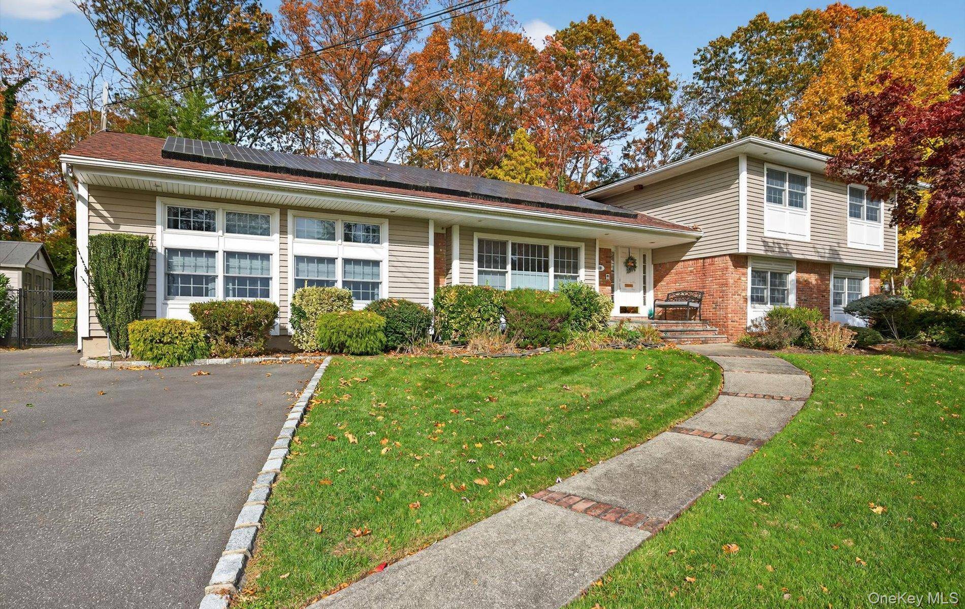 Hogar con 5 Dormitorios en Venta en Plainview - Nueva York - EE. UU. - 2