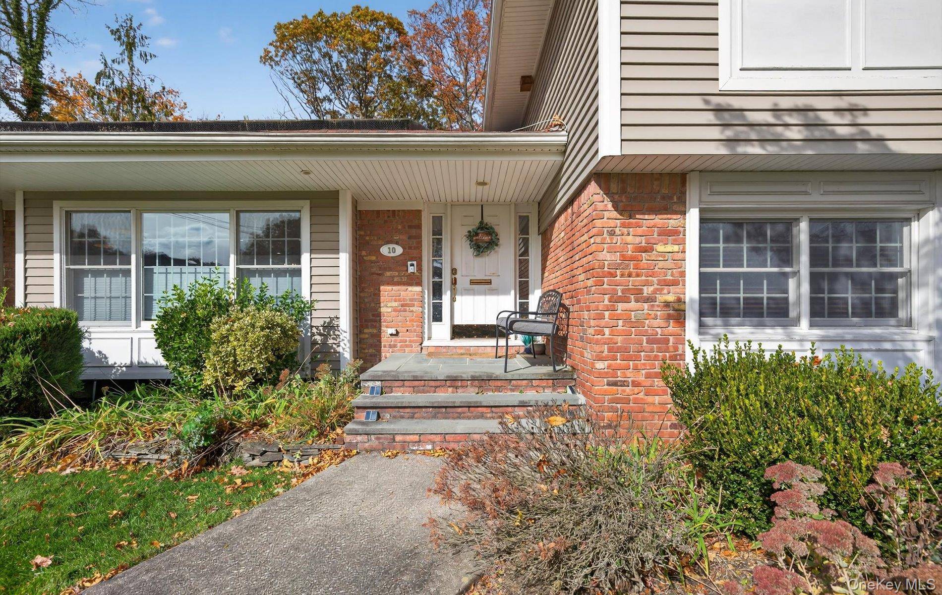 Hogar con 5 Dormitorios en Venta en Plainview - Nueva York - EE. UU. - 3