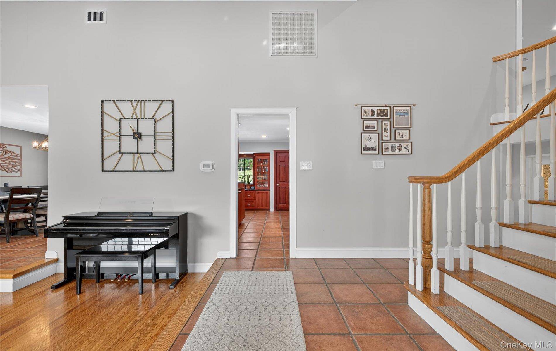 Hogar con 5 Dormitorios en Venta en Plainview - Nueva York - EE. UU. - 4