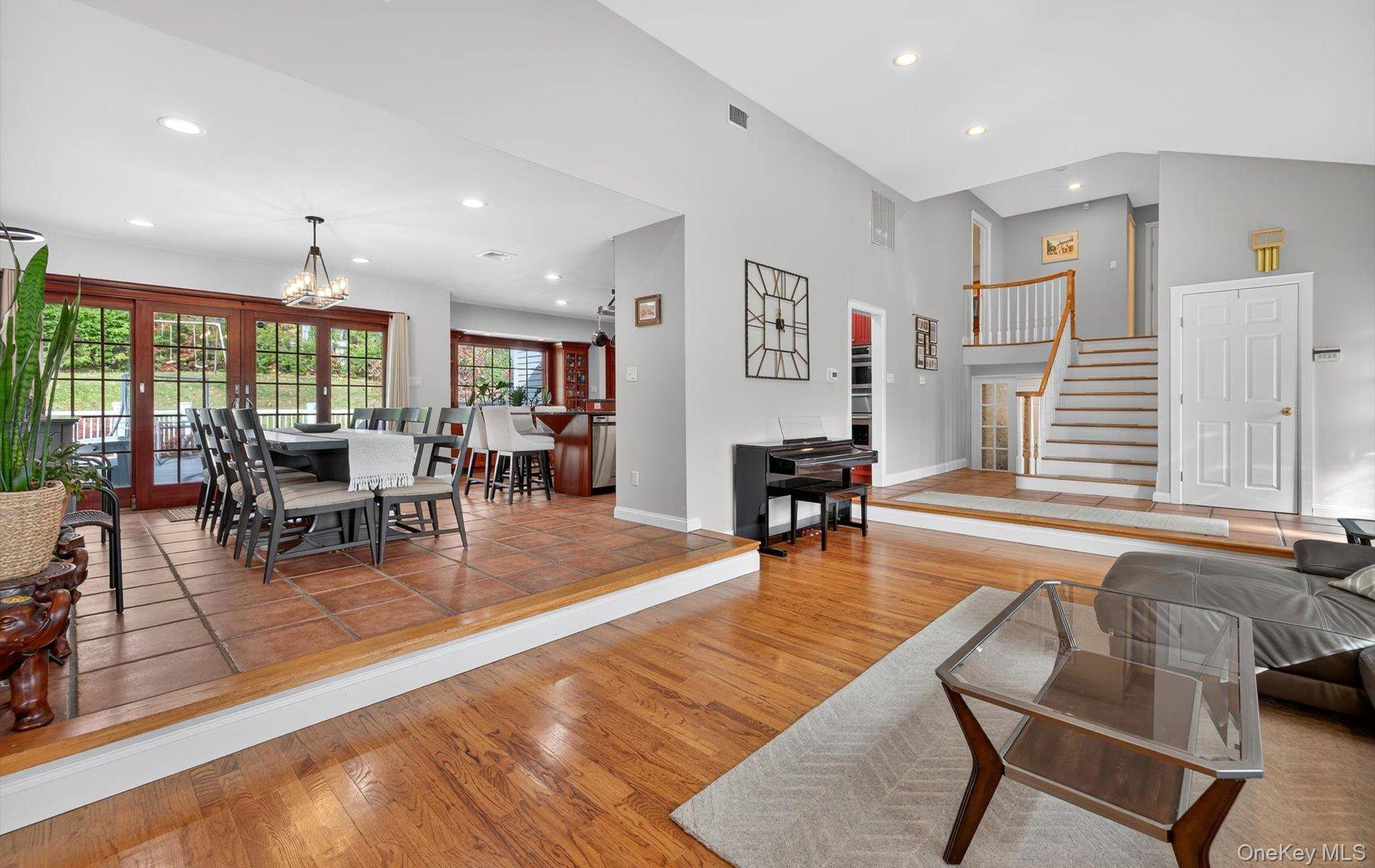 Hogar con 5 Dormitorios en Venta en Plainview - Nueva York - EE. UU. - 6