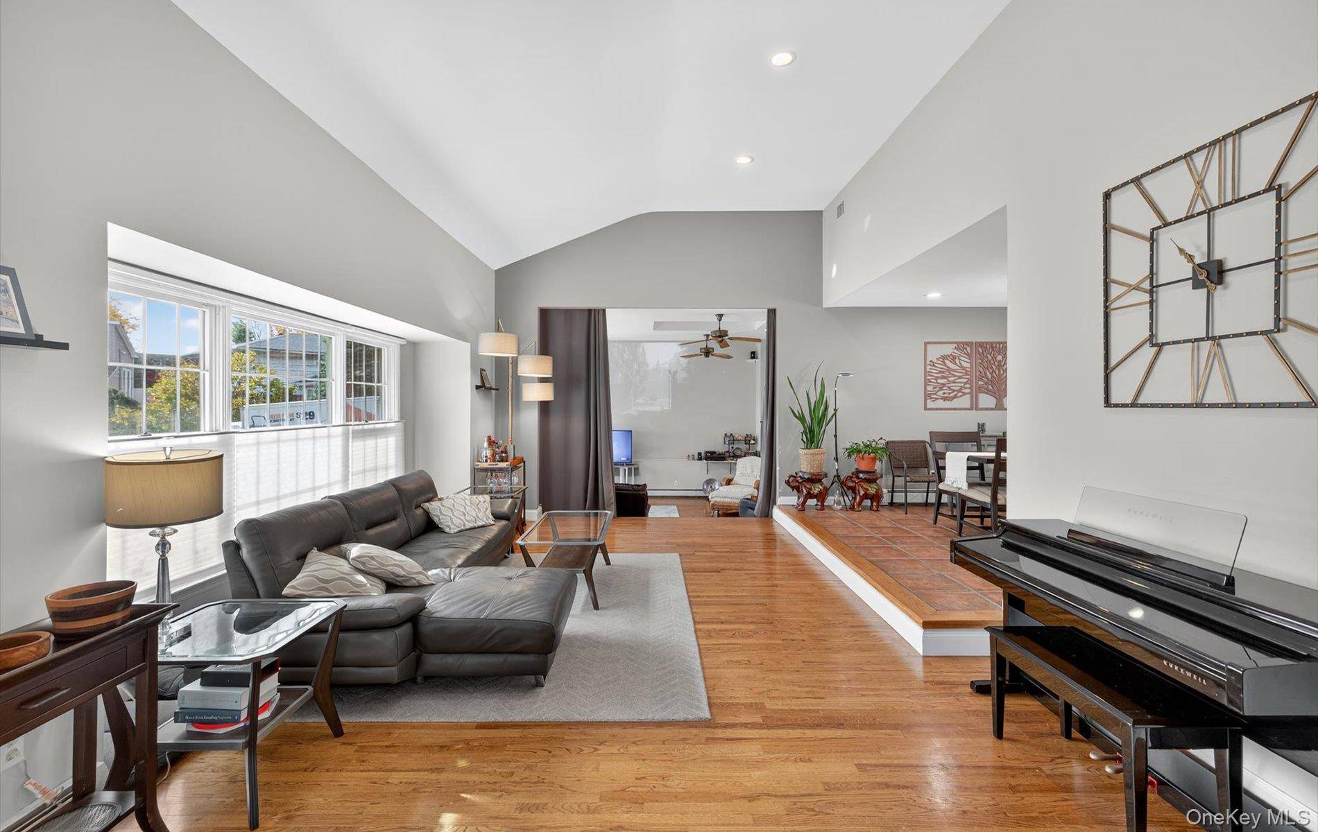 Hogar con 5 Dormitorios en Venta en Plainview - Nueva York - EE. UU. - 8
