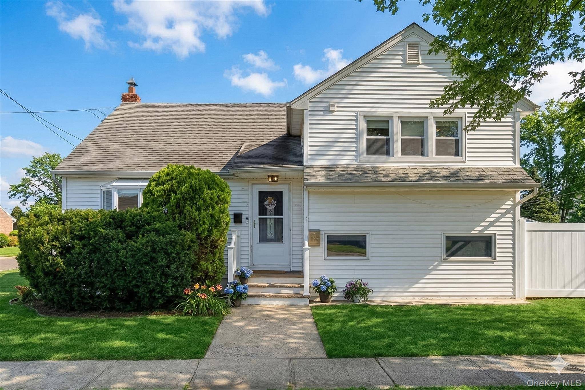 Hogar con 5 Dormitorios en Venta en Plainview - Nueva York - EE. UU. - 1