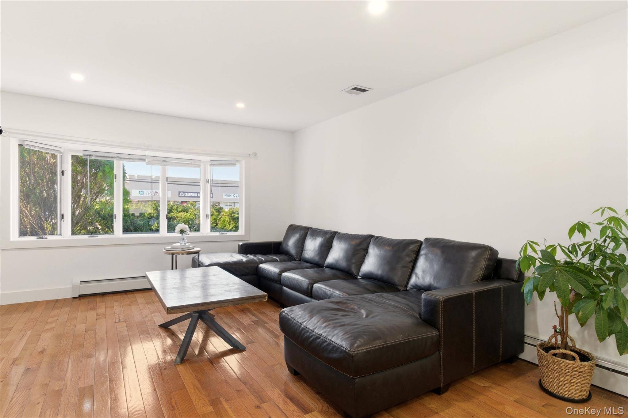 Hogar con 5 Dormitorios en Venta en Plainview - Nueva York - EE. UU. - 5