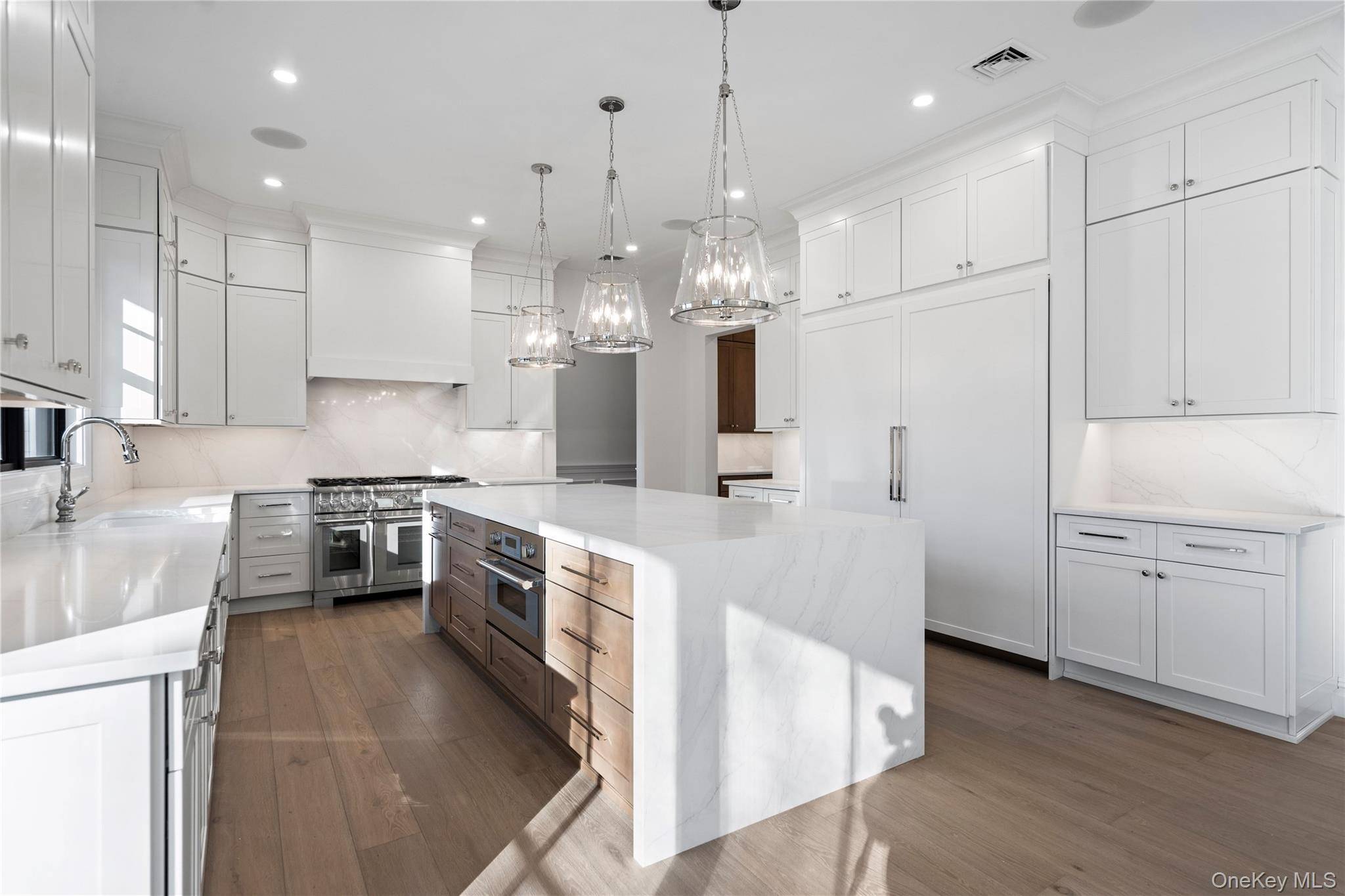 Hogar con 5 Dormitorios en Venta en Plainview - Nueva York - EE. UU. - 1