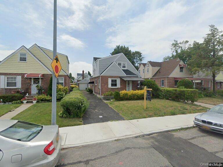 Casa com 5 Quartos à Venda em Queens Village - Nova Iorque - EUA - 1