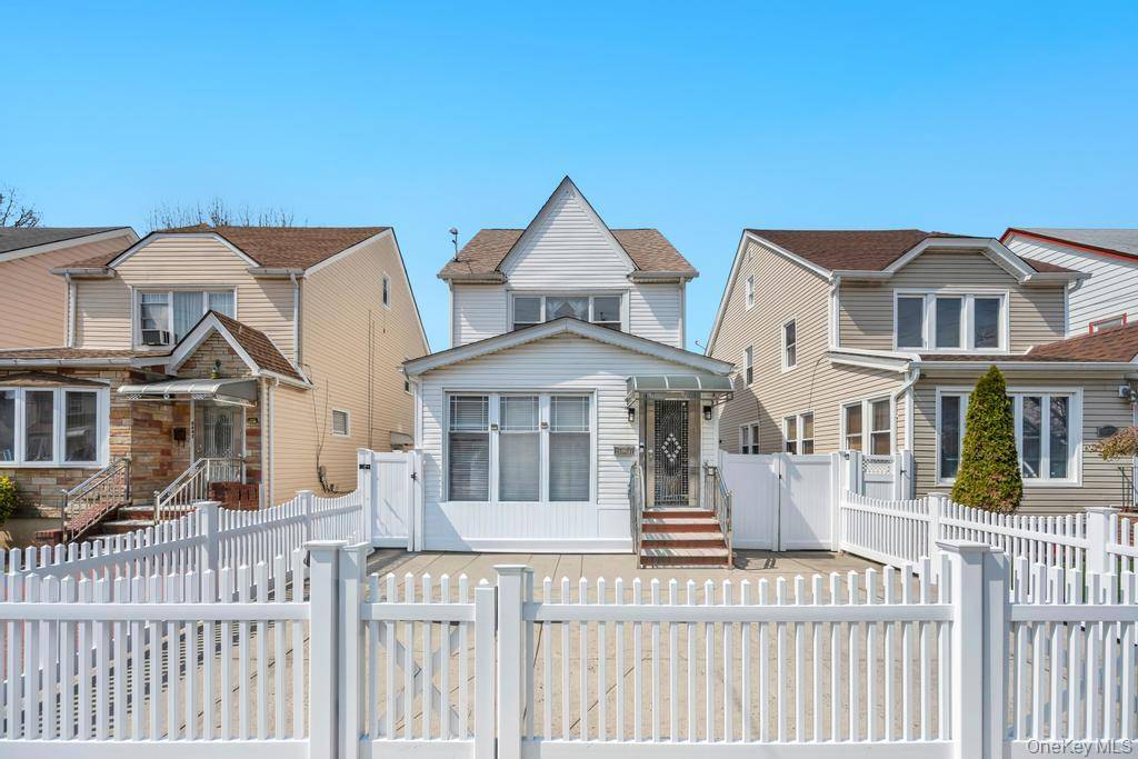 5 Bedroom Home for Sale in Queens Village - New York - USA - 1