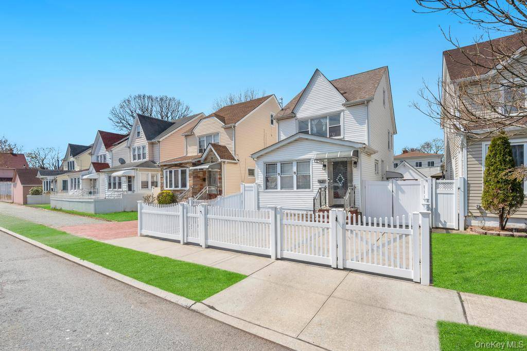 5 Bedroom Home for Sale in Queens Village - New York - USA - 2
