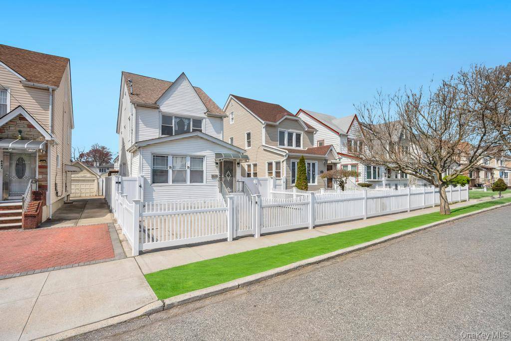 5 Bedroom Home for Sale in Queens Village - New York - USA - 3