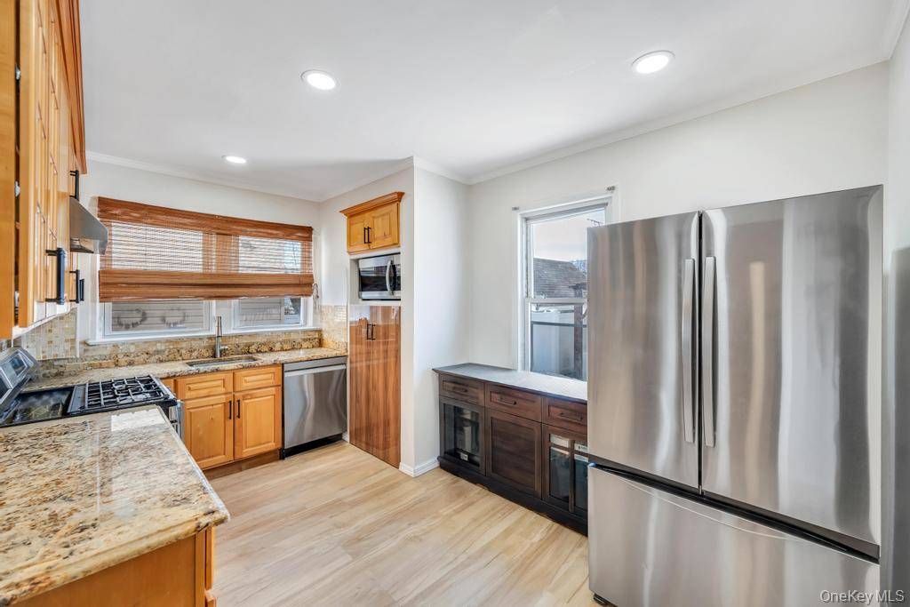 5 Bedroom Home for Sale in Queens Village - New York - USA - 8