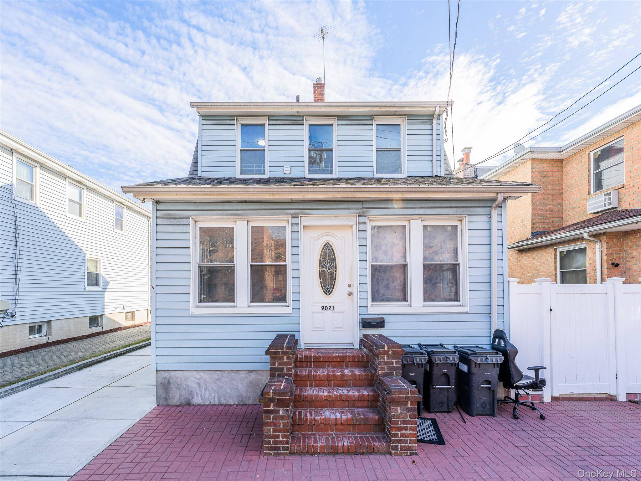 5 Bedroom Home for Sale in Queens Village - New York - USA - 1