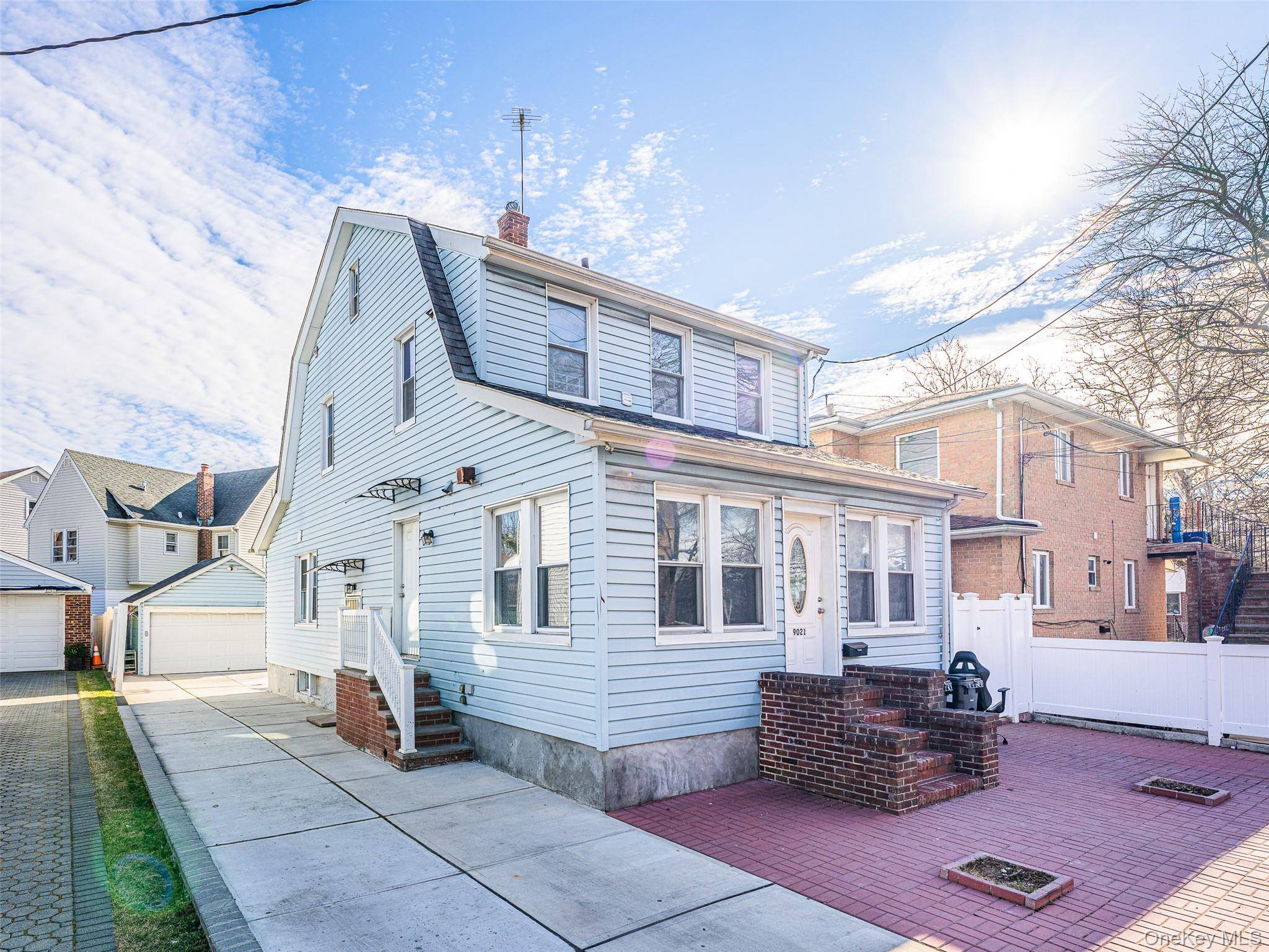 5 Bedroom Home for Sale in Queens Village - New York - USA - 2